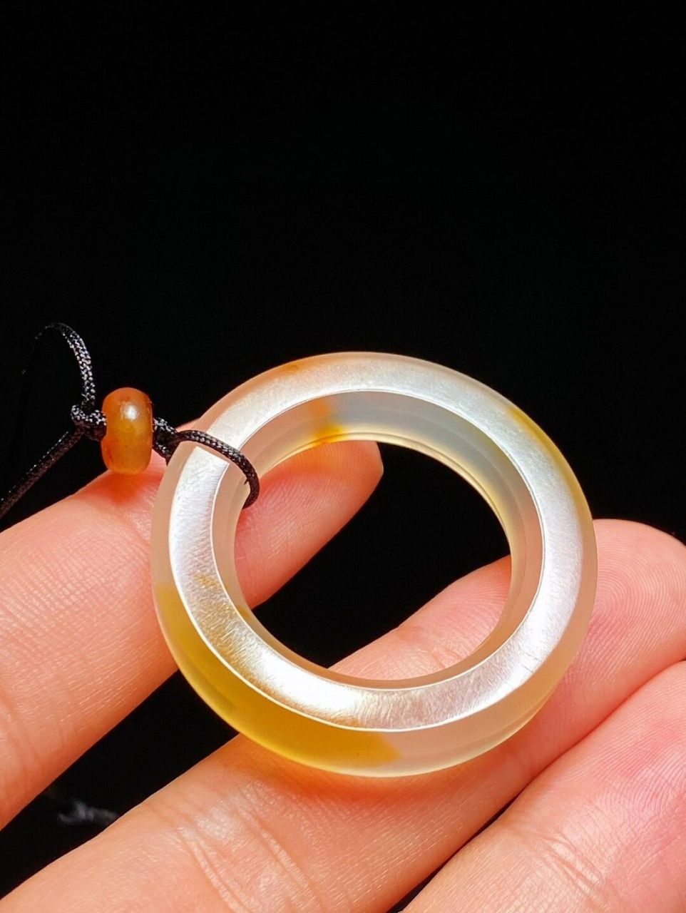 战国 玛瑙 三才环 玉环 挂件  直径3.8宽0.7厘米 重:11.