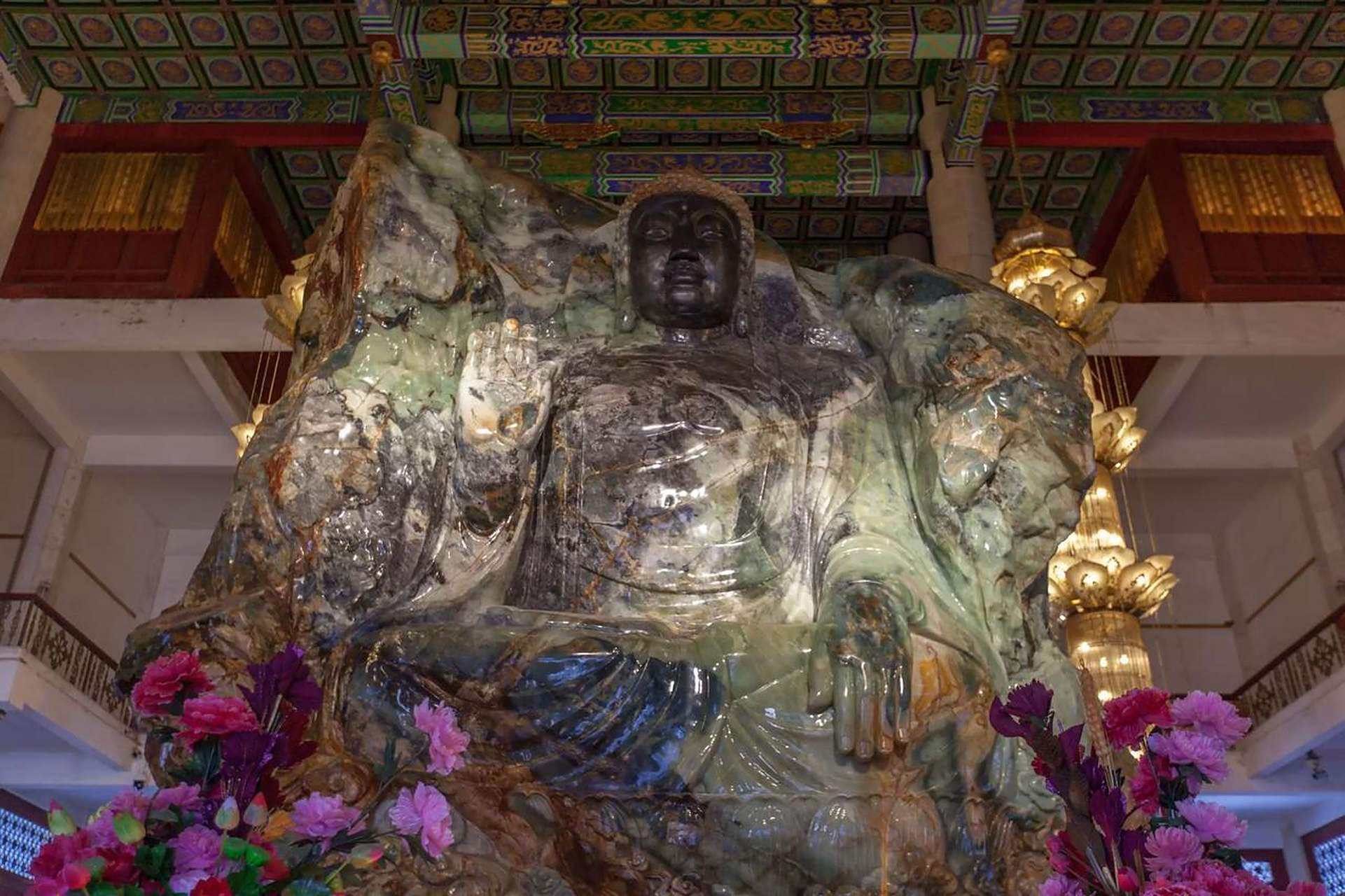 玉石王 1960年,岫岩发现一块巨大玉石,重260