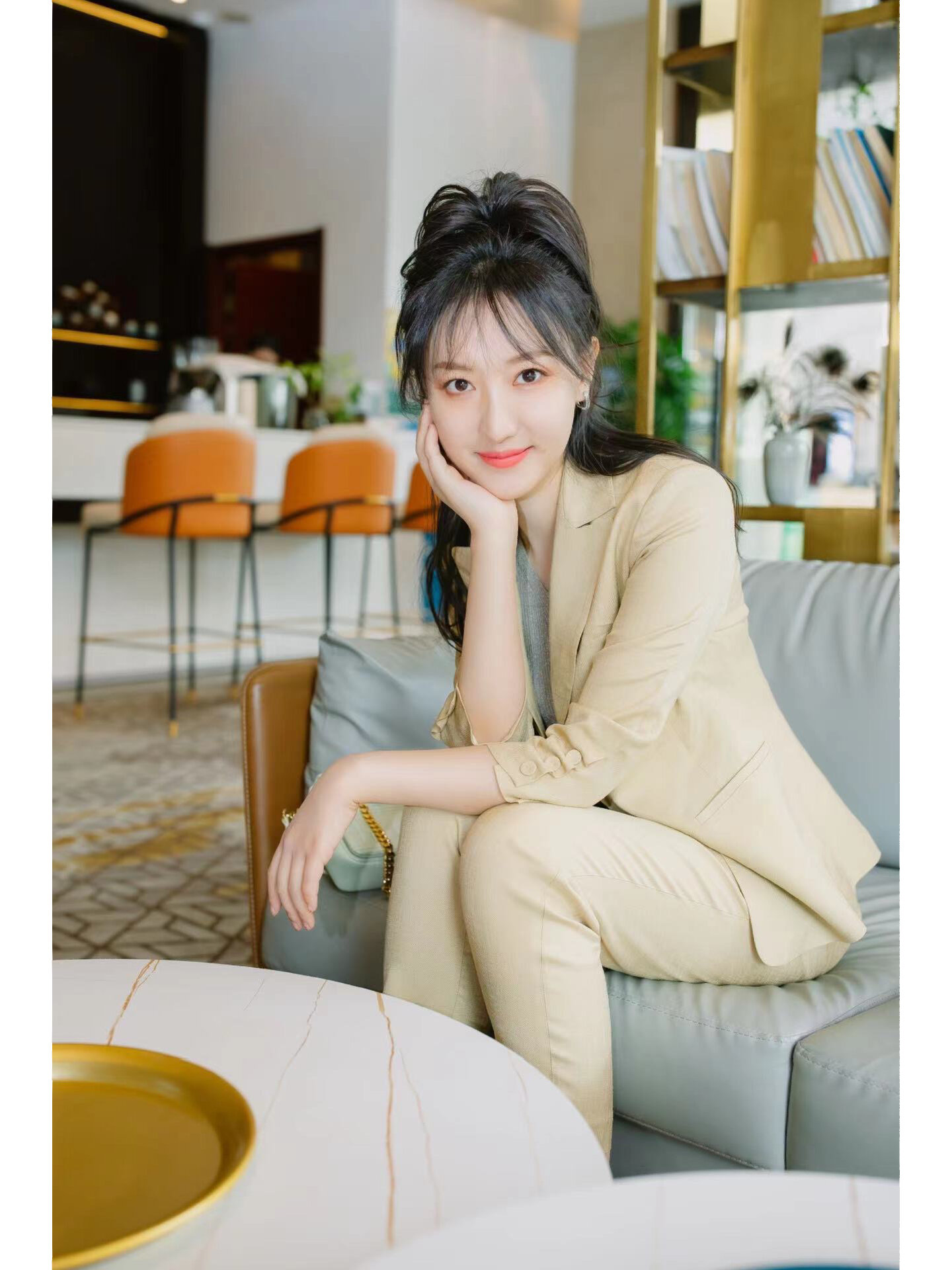 buoubuou | 山西卫视主持张靓婧 换一身氧气感穿着愉悦身心 在治愈