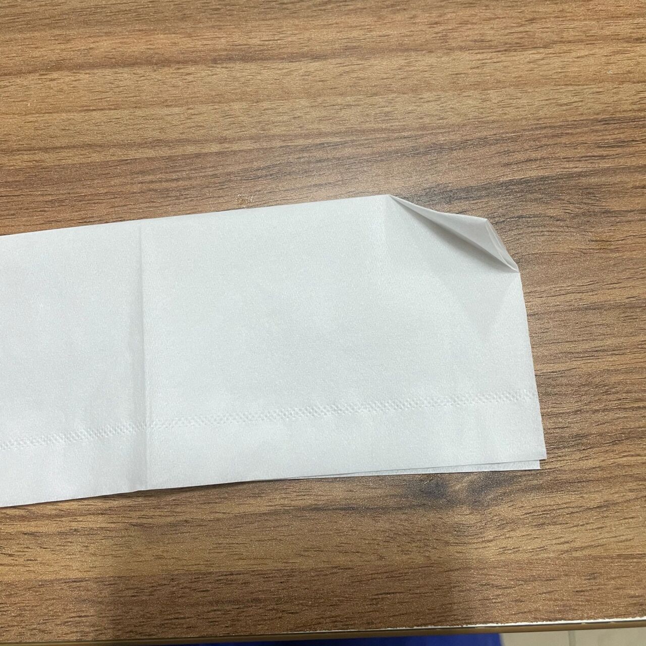 纸巾玫瑰花95 16615纸巾对折05 26615折成小三角形,然后