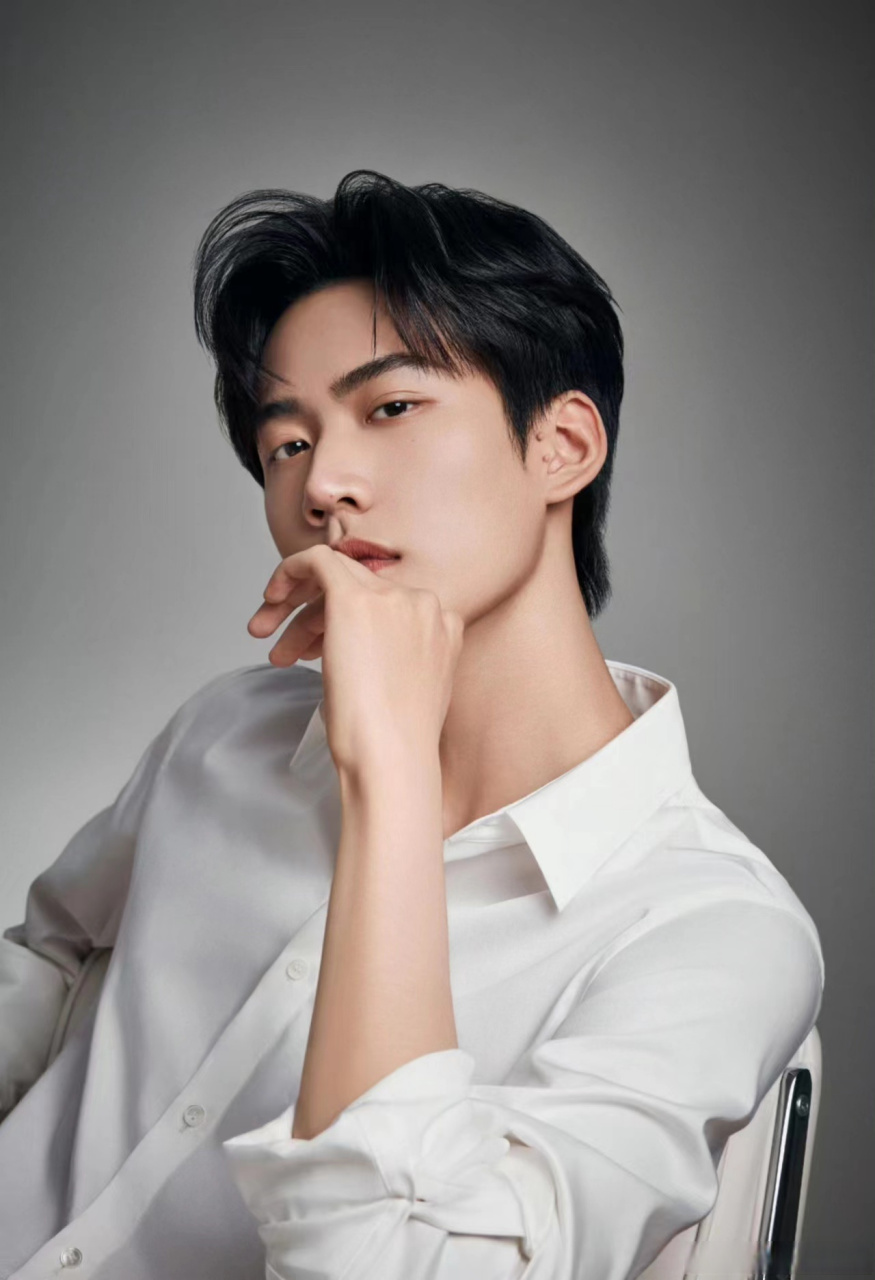 1月14日,周柯宇粉丝集体向嘉行维权,喊话嘉行新悦对周柯宇不公平不