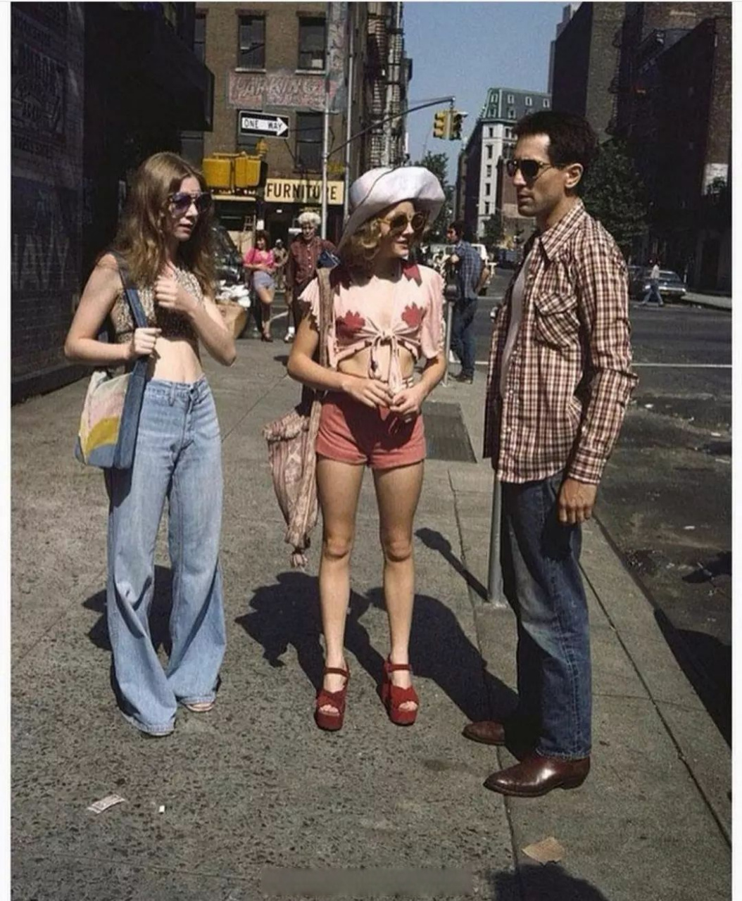 朱迪·福斯特和罗伯特·德尼罗在《出租车司机》的片场,1976年