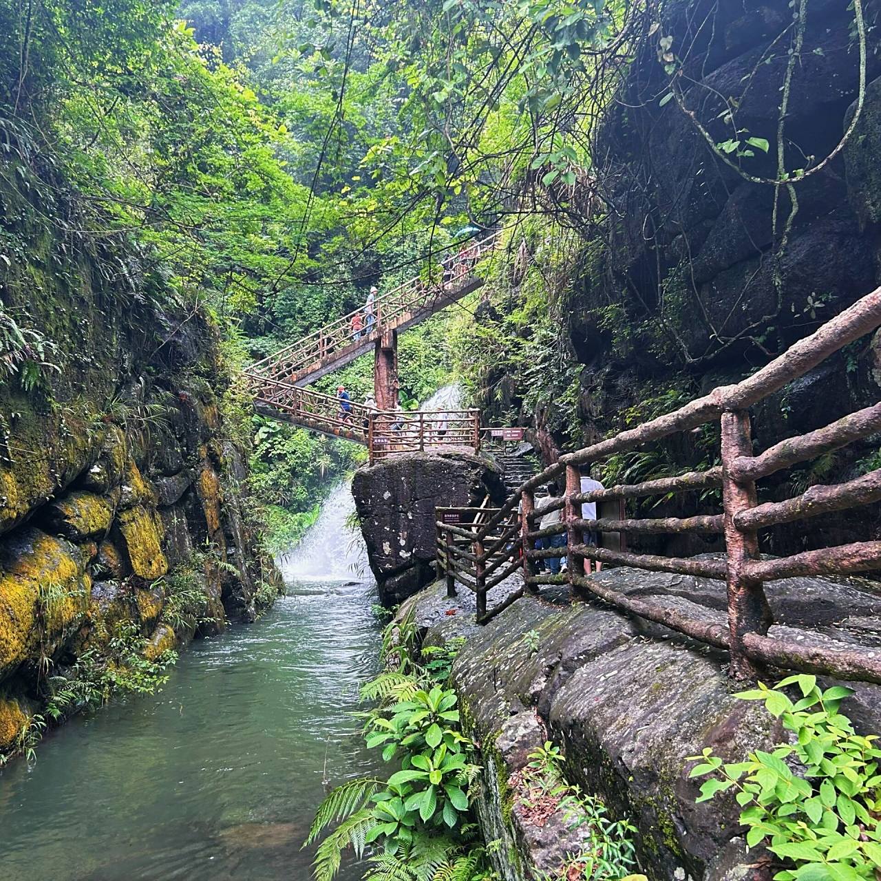 揭阳|揭西黄满寨瀑布群 黄满寨瀑布群位于广东省揭阳市揭西县境内; 集
