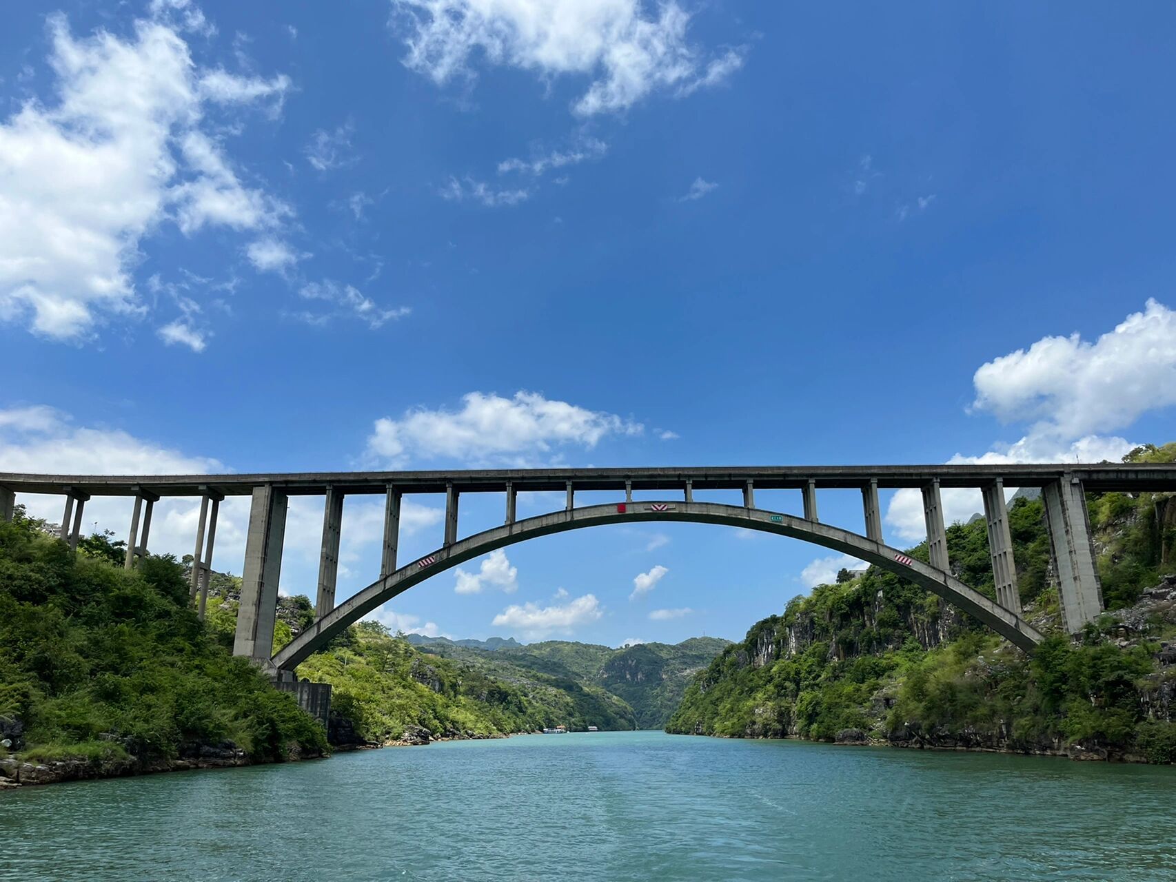 花江大峡谷超美  旅游避雷攻略7215 在去往花江大峡谷之前,我在
