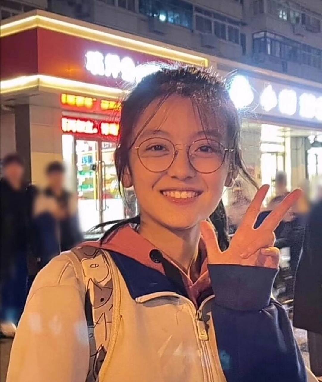 好看的初中生小姐姐～ 谁知道她的dy叫什么啊?美女老爱改名,唉