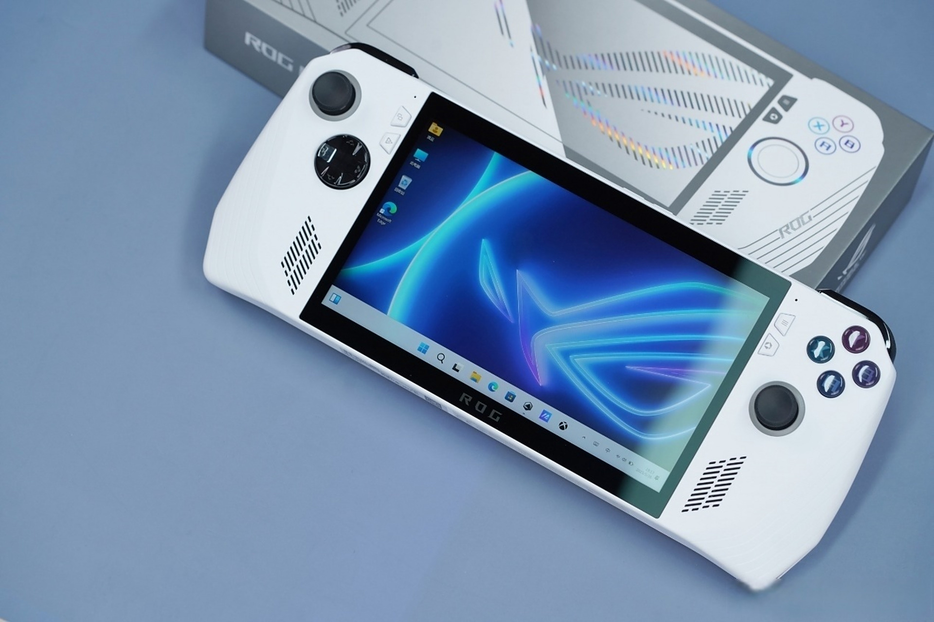 近日,华硕rog推出了rog ally掌机,采用amd定制处理器,在目前win掌机中