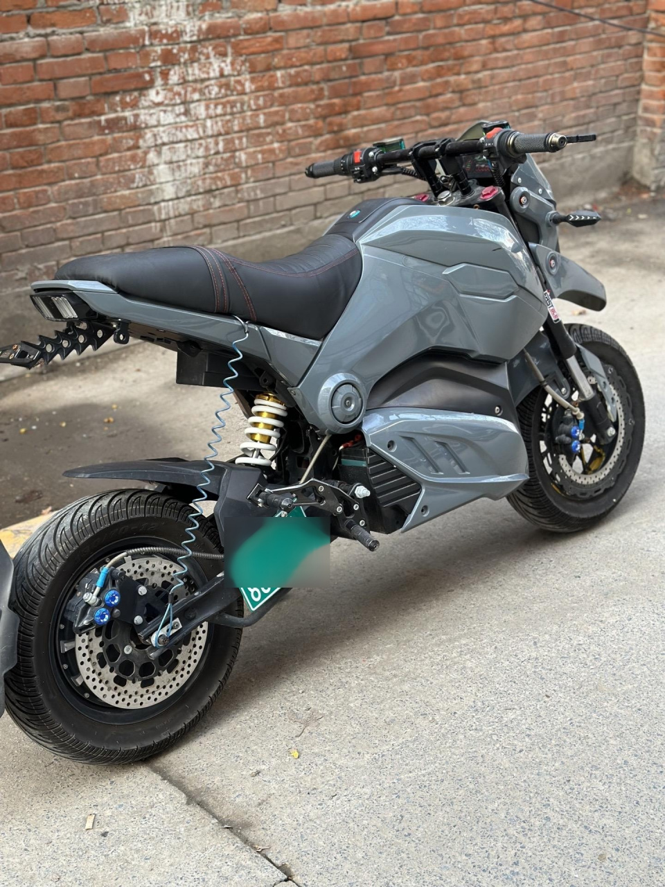 高配水泥灰小猴子m5电动车.