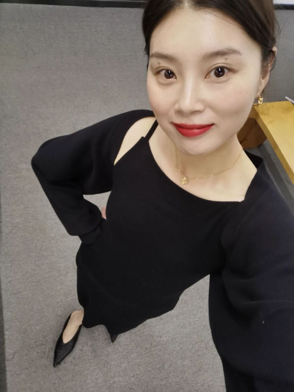 女神,显身材显气质,版型也到位,修身但不贴身,只要小肚子不是特别大的