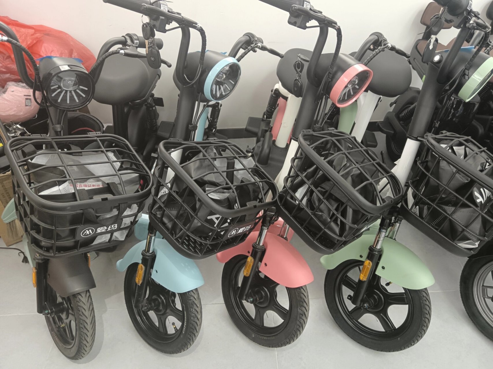 爱玛哆乐 活动价1299 爱玛哆乐 48v12a 续航40公里 活动价1299(送头盔