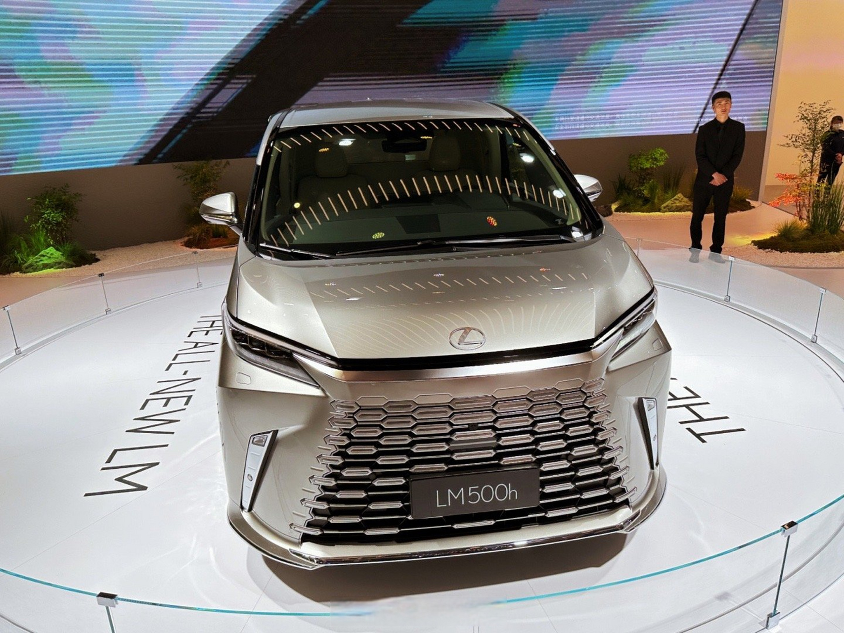 雷克萨斯全新lm500h,换装2.4t 6at,短板解决了.