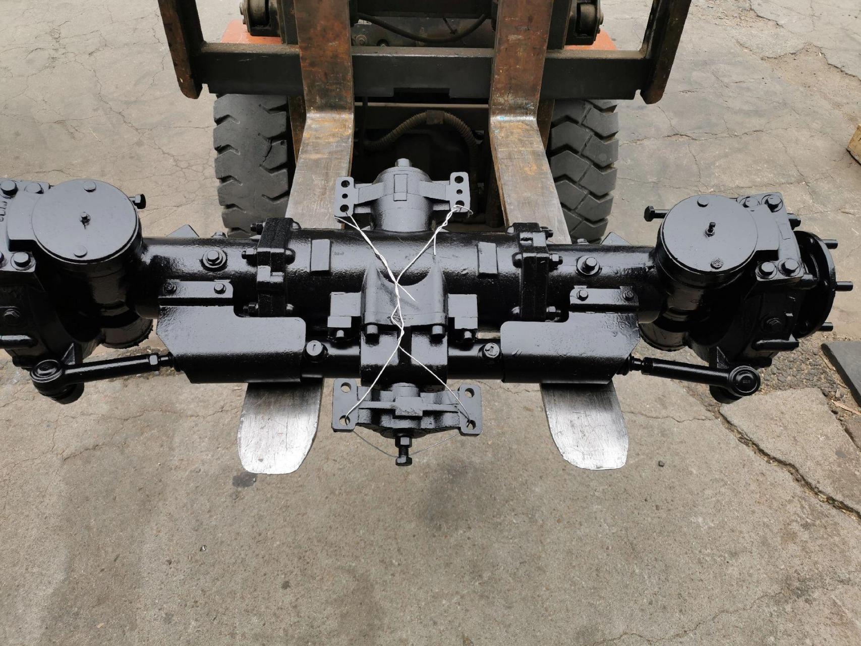 雷沃拖拉机前桥,加装副油箱