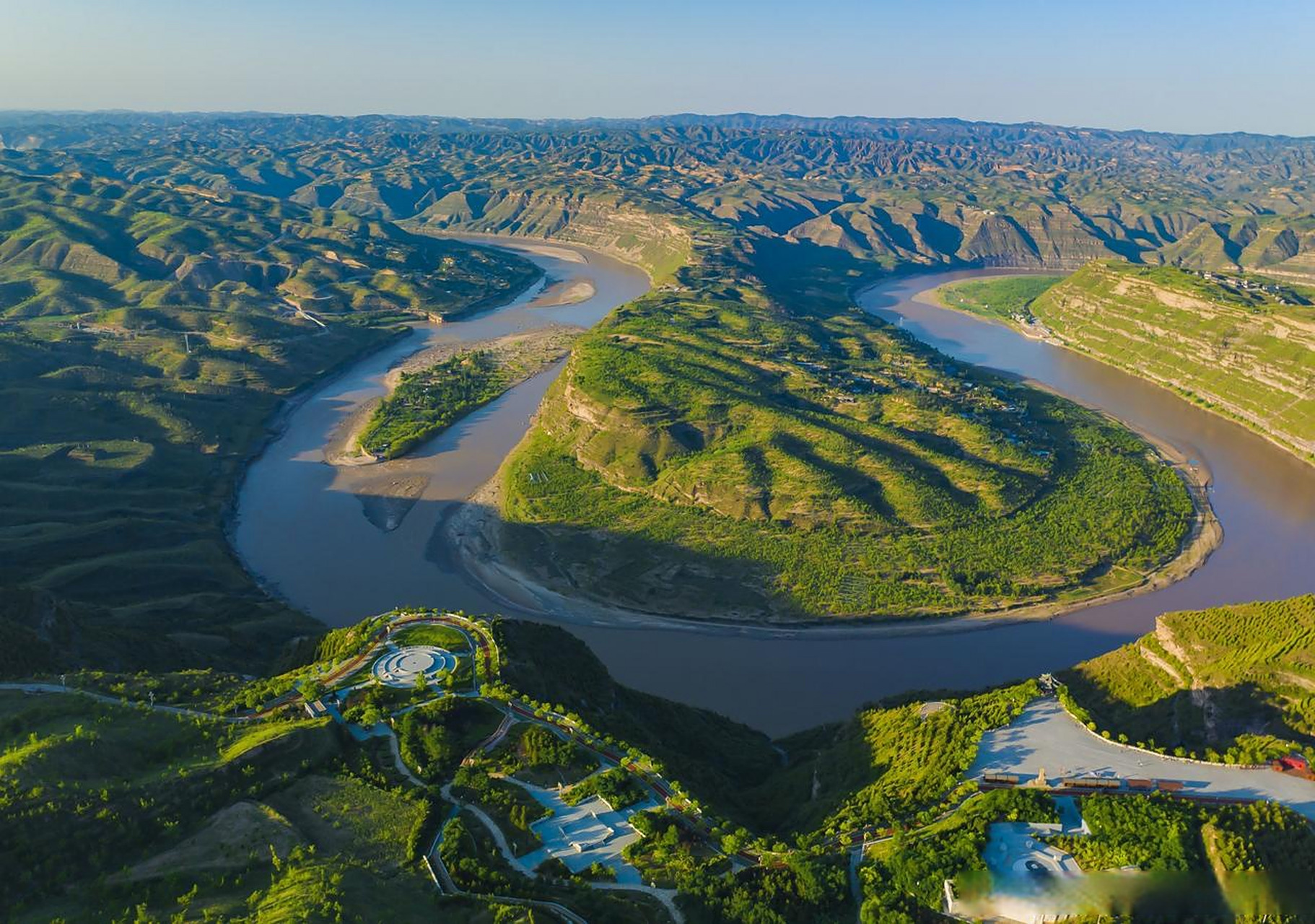 沿黄公路好风光 延川乾坤湾景区位于陕西省延安市延川县乾坤湾镇,总