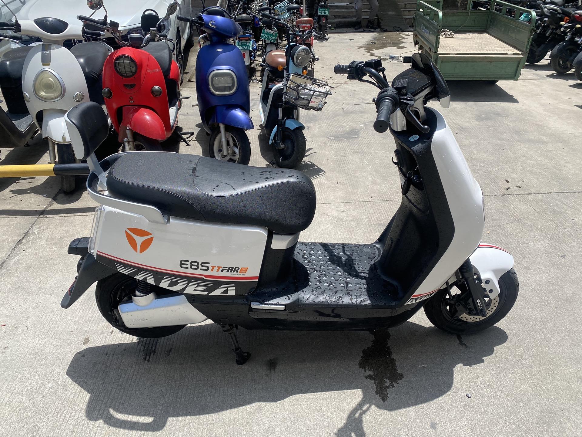 雅迪e8s前后双碟刹 22年12月份出场 今年2月份购买的新车电池72