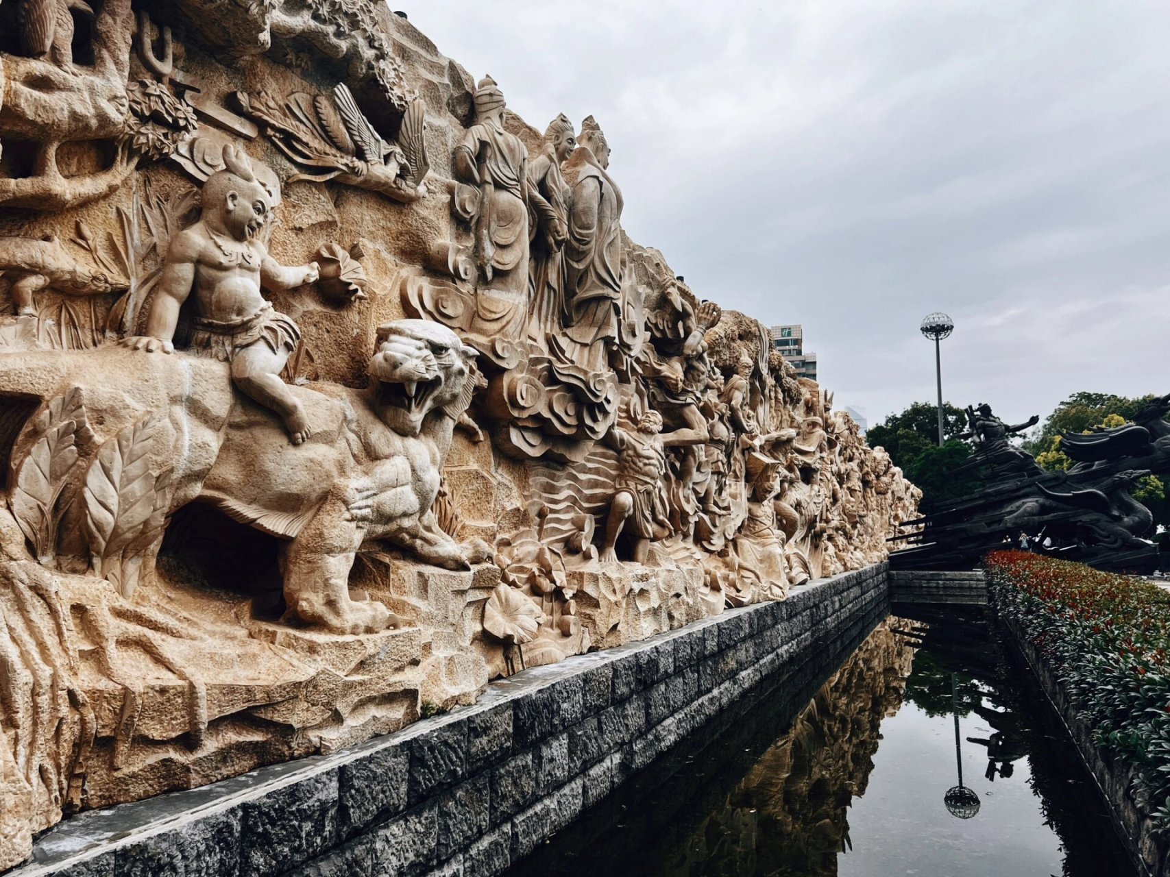 武汉丨大禹神话园 大禹神话园是以大禹神话故事为主线,将神话中的故事