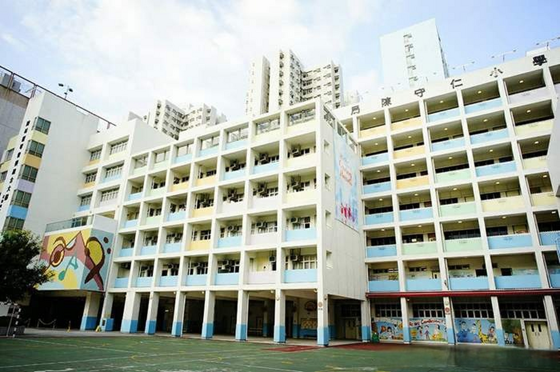 名的「3私1直」小学93,即私立的九龙塘学校(小学部),九龙塘宣道小学