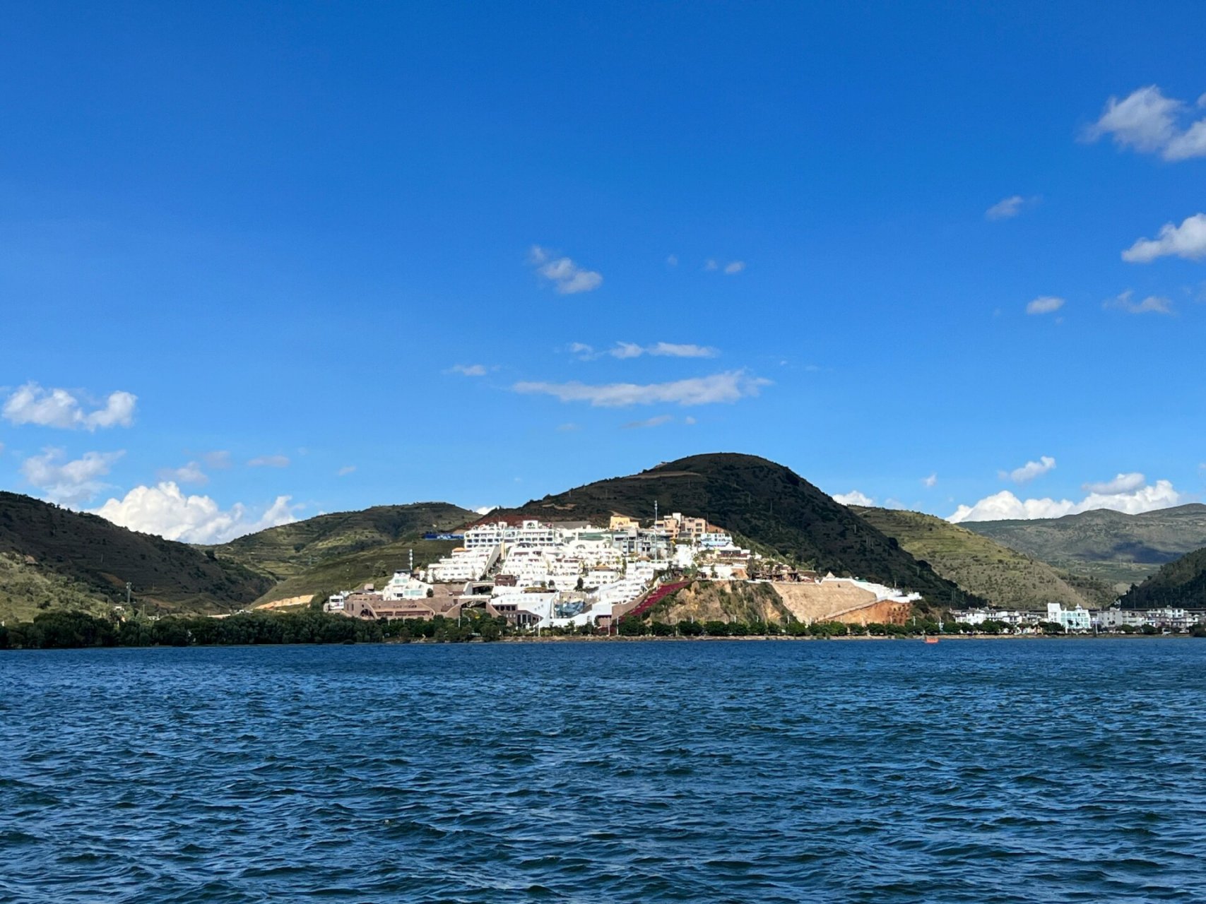 做为一个大理人 真的还是第一次上岛 金梭岛应该是洱海里面最大的一个