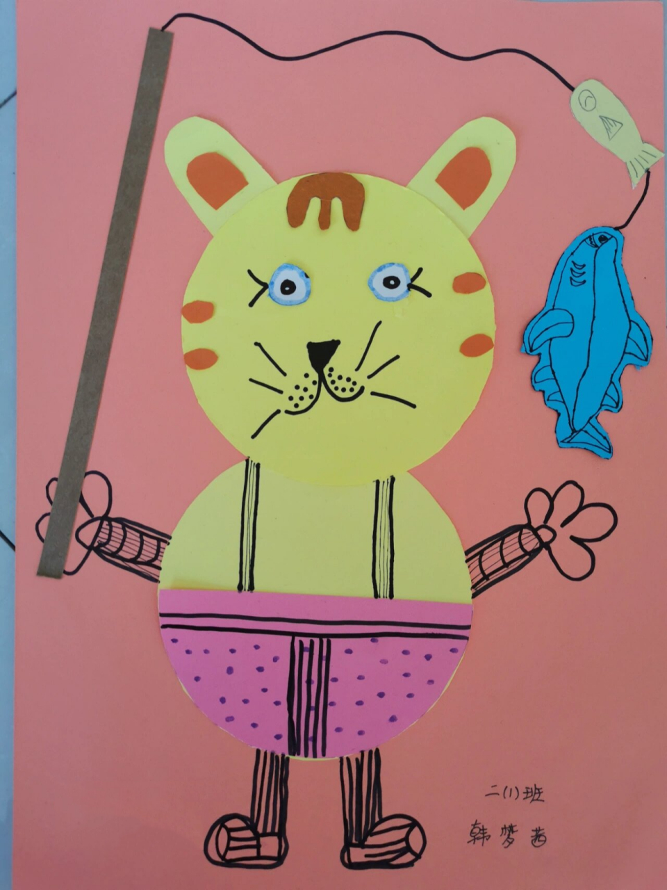 二年级剪纸拼贴画～小猫钓鱼