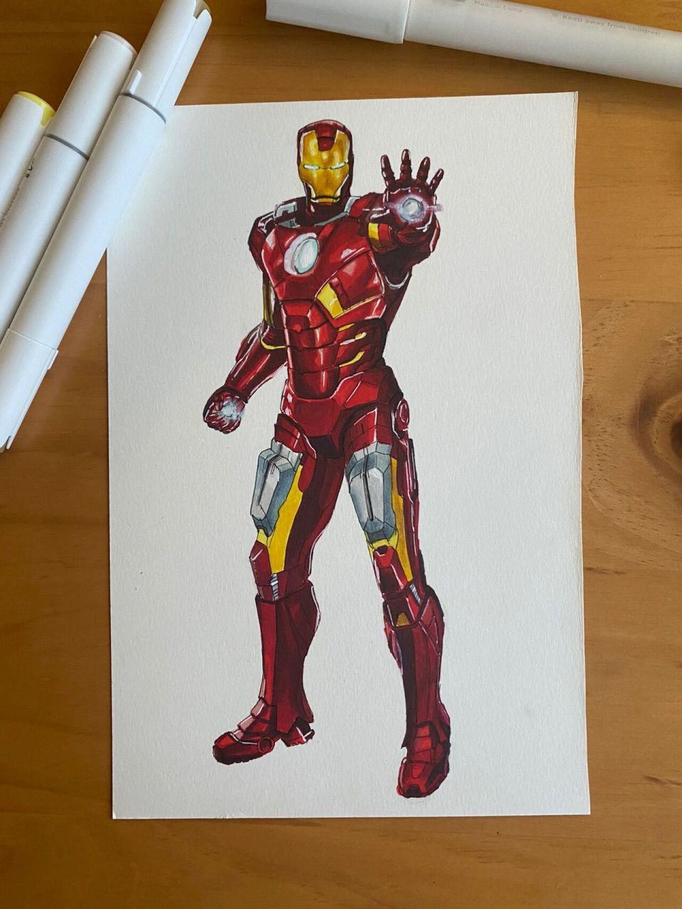 手绘钢铁侠 发个过程 油性马克笔很适合画金属材质 所以就尝试了一下