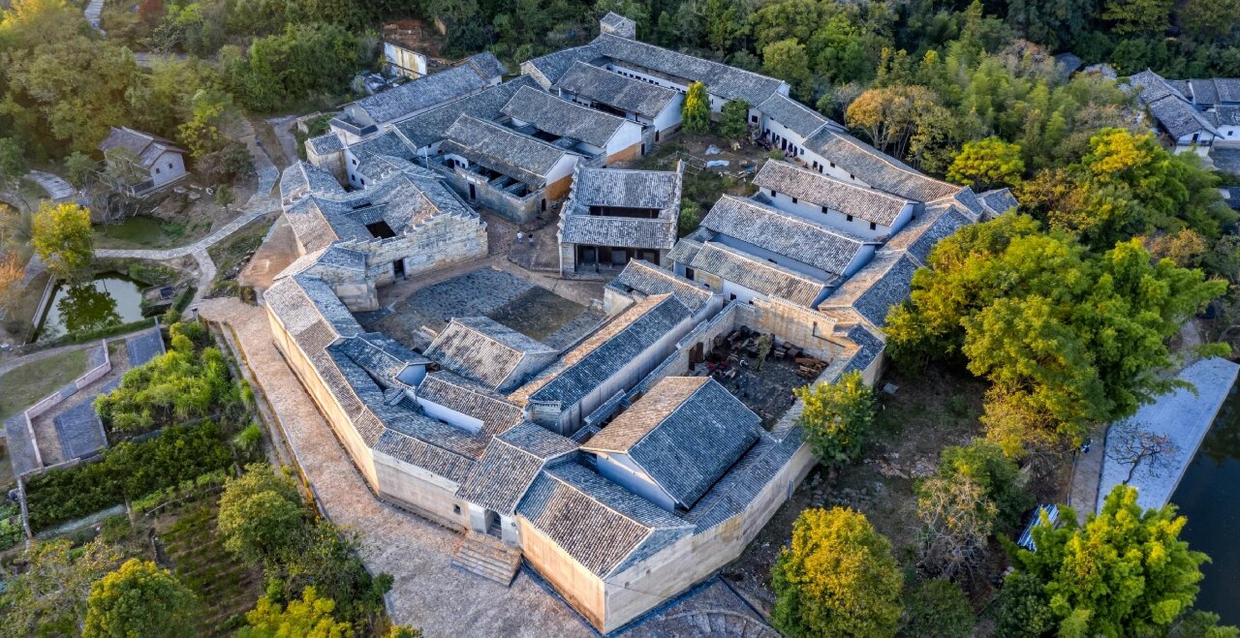 世界围屋之都～龙南关西新围 来龙南领略客家围屋之美