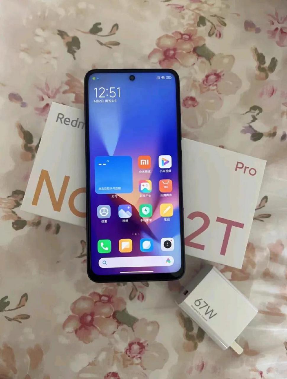 手机 红米note 12t pro居然不在线下卖,连体验的样机都没有.