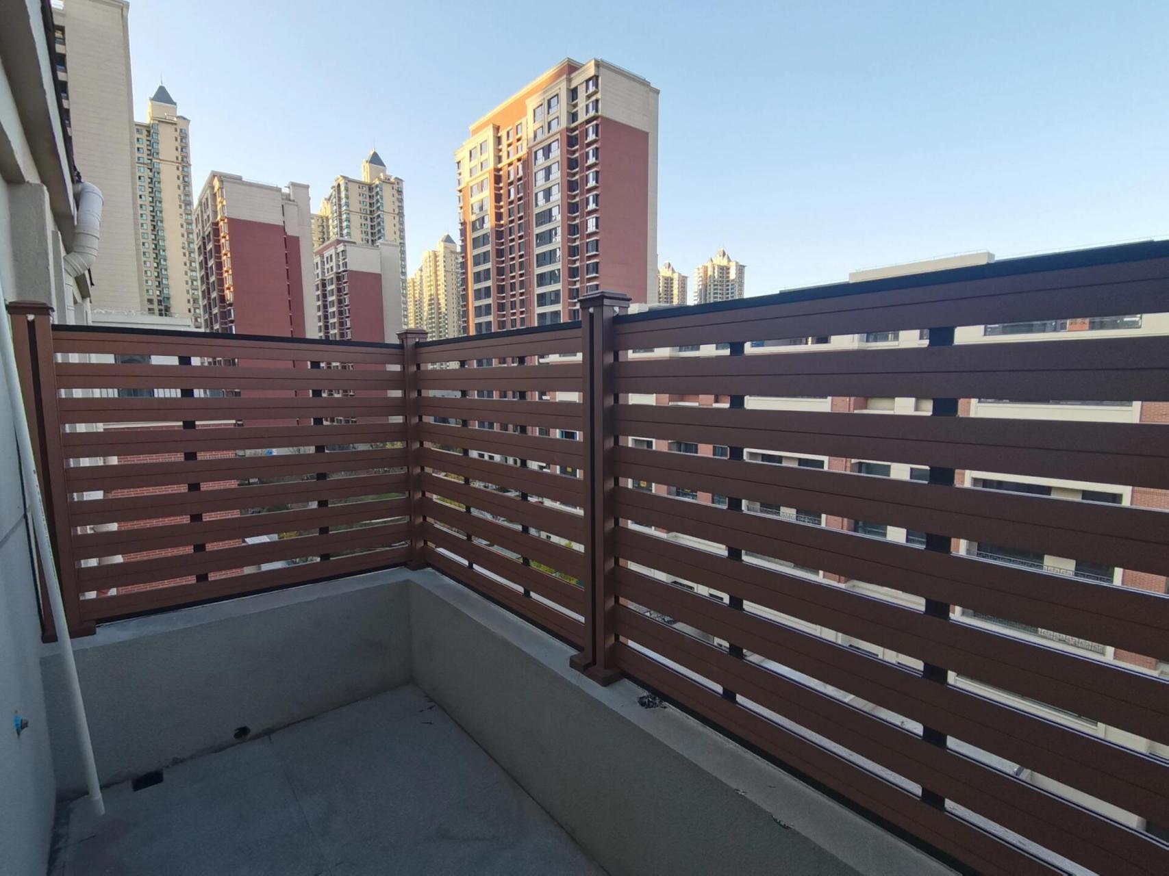 塑木围栏安全下车707070 网购塑木围栏920元,安装工费280元