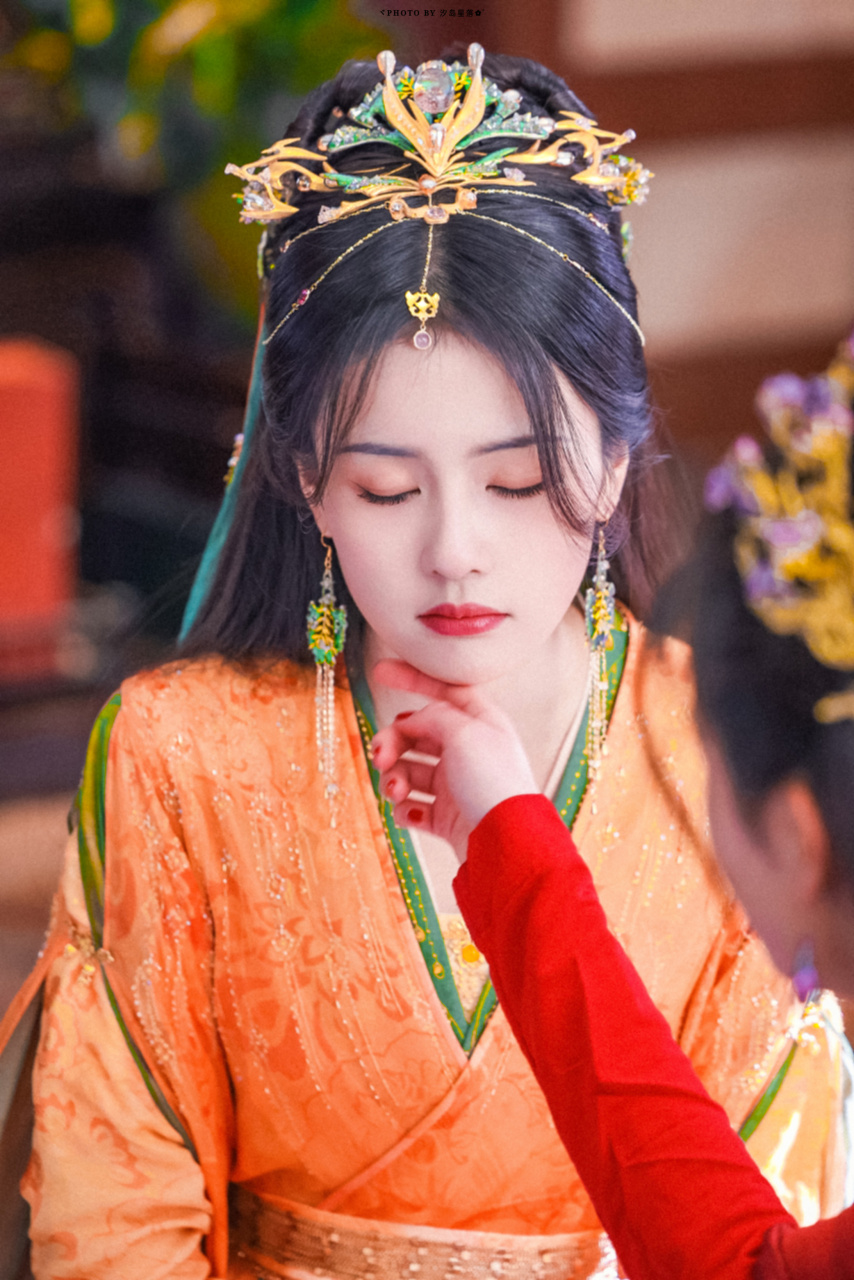 长月烬明# * 白鹿 * 壁纸  橘色的叶夕雾好喜欢90