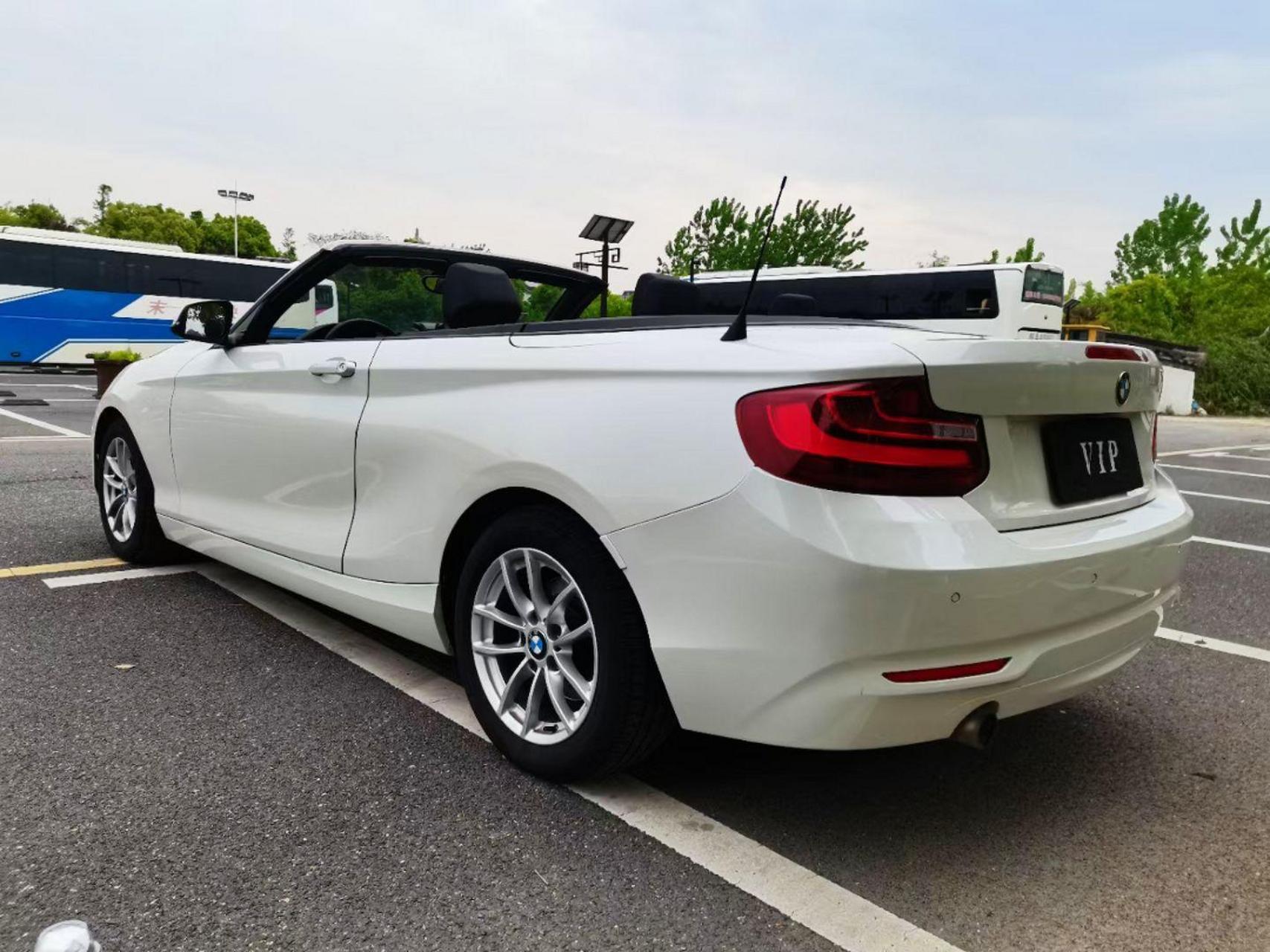 16年宝马218软顶敞篷跑车