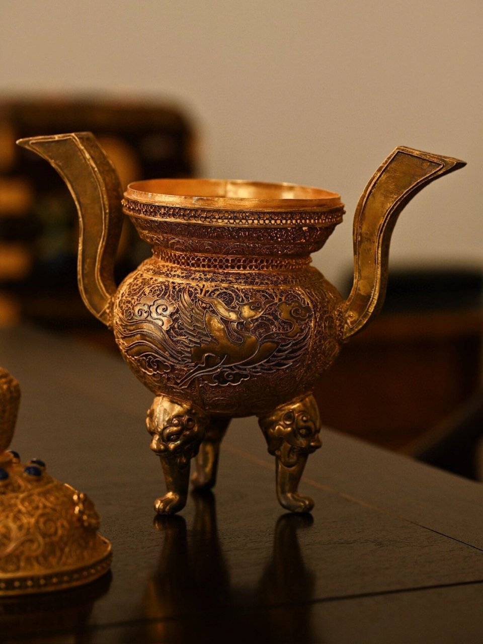 银鎏金x掐丝"有凤来仪"香炉 炉作朝冠耳三足式,线条弯折有度,极具美感