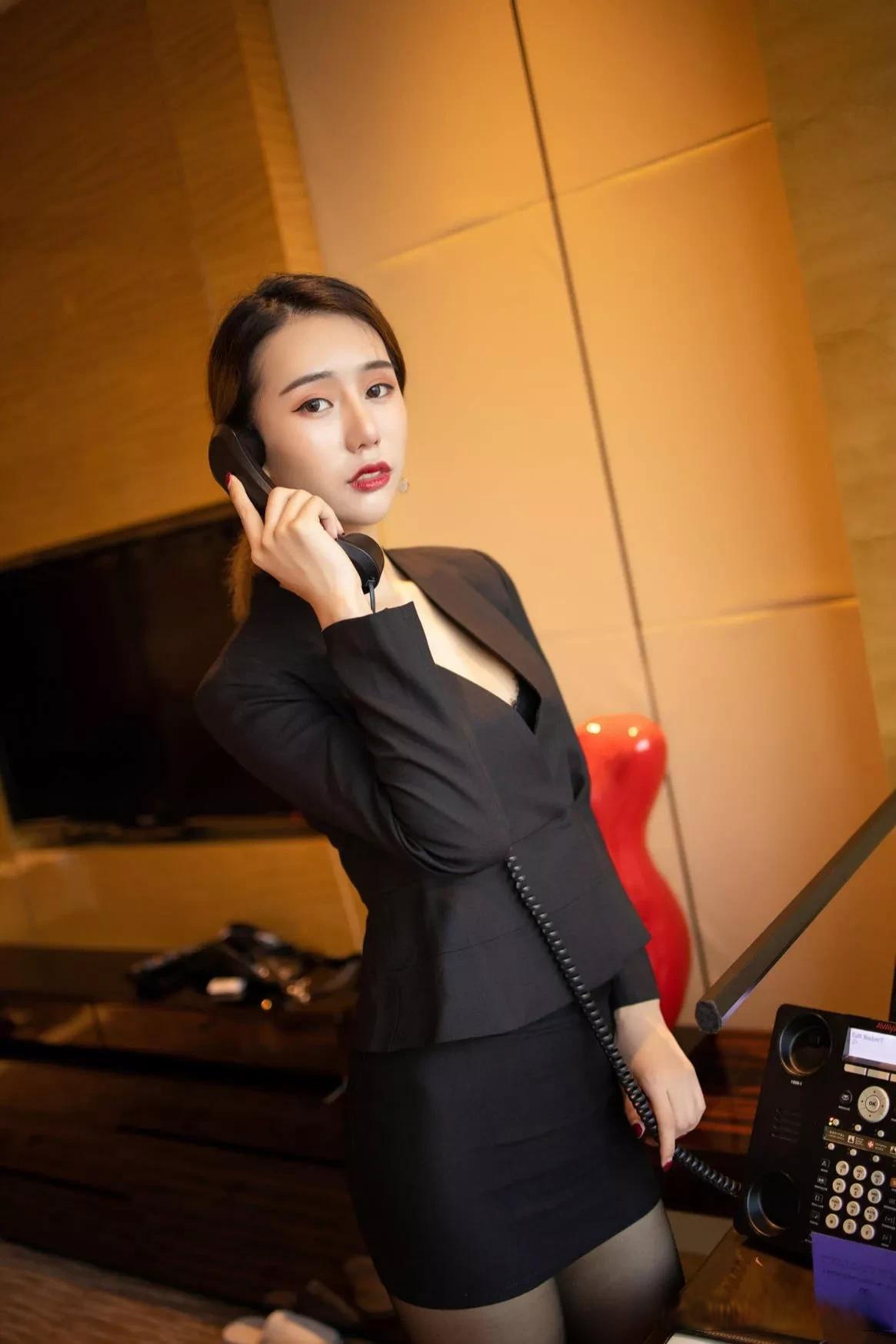 优雅商务风:办公室里的精英女性性感迷人的秘书 职业装小秘书 女总裁