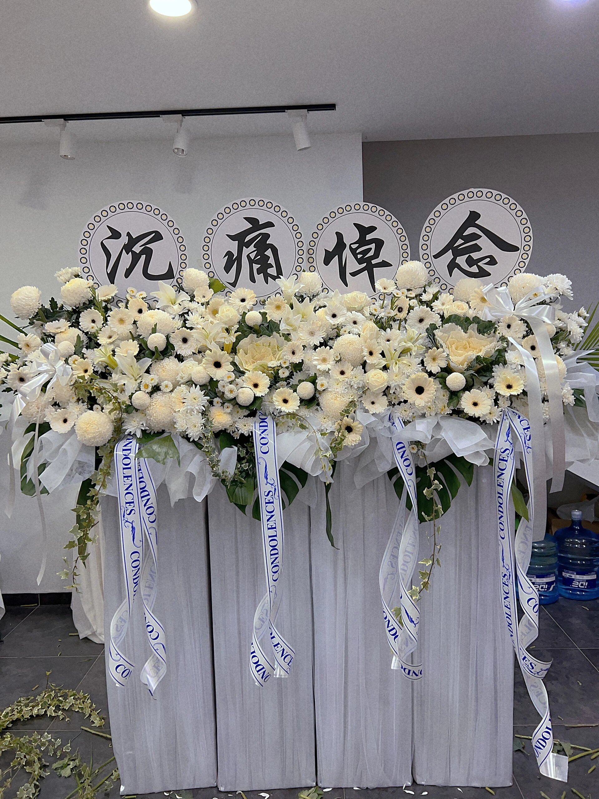 沉痛哀悼 白色系白事花 花圈