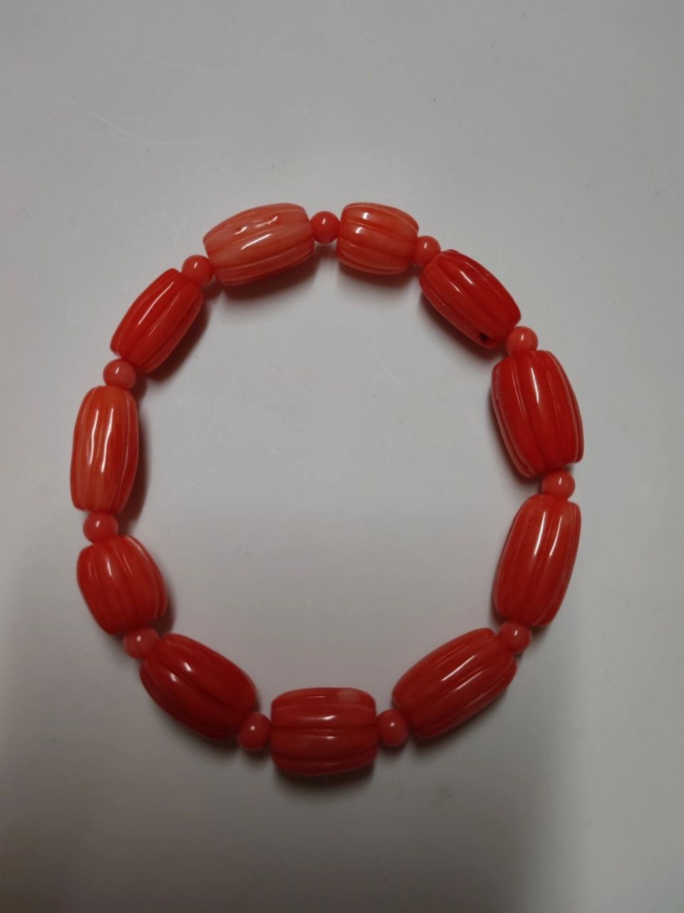 跟我之前买的珊瑚价格差了很多,听声音,手感分不出真假,面上孔洞颜色