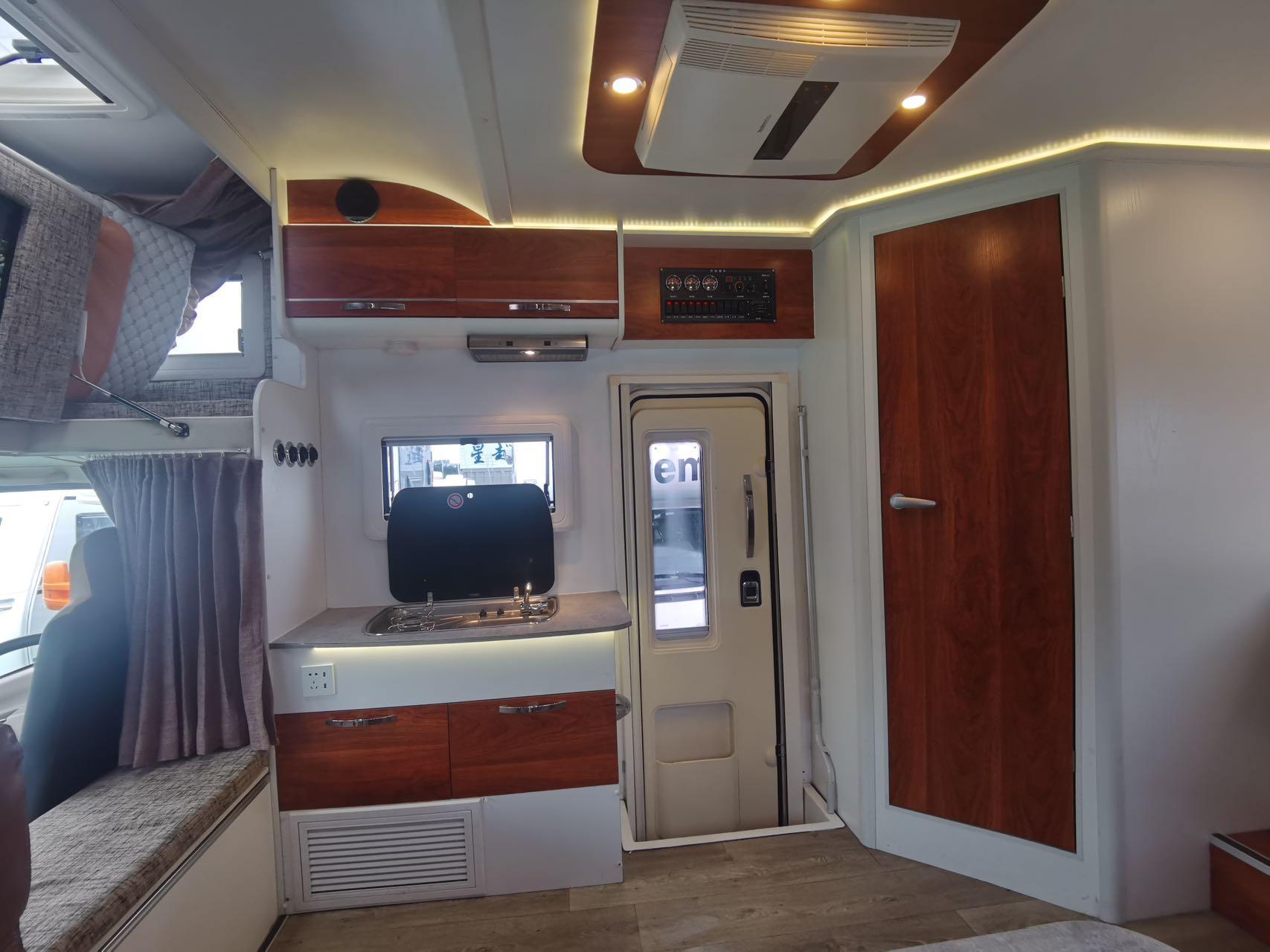 五十铃原厂700p可可西里c型侧拓展轻卡房车,18年10月牌,仅行驶9000,5.