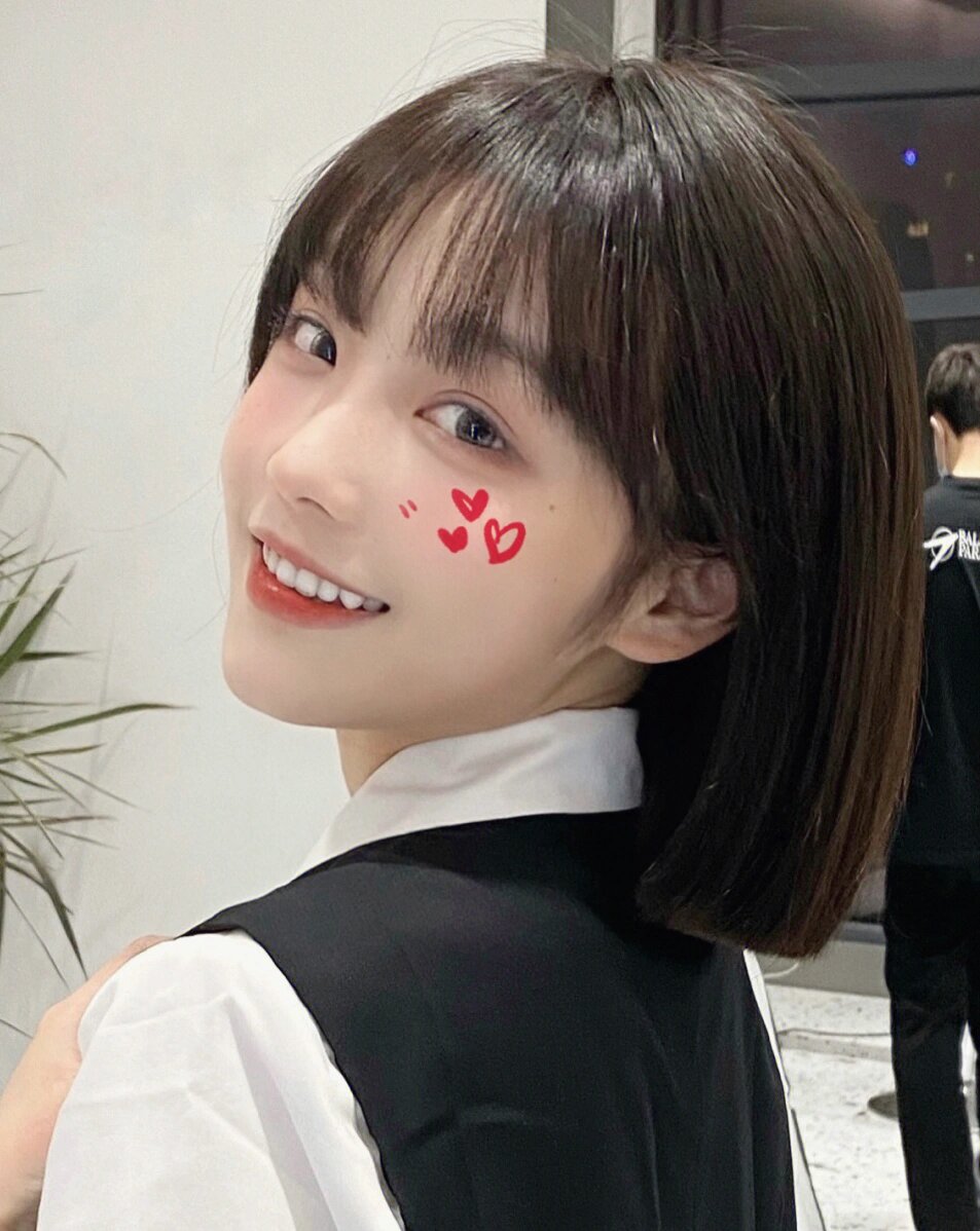2023最火短发可盐可可甜减龄的中短发瘦脸