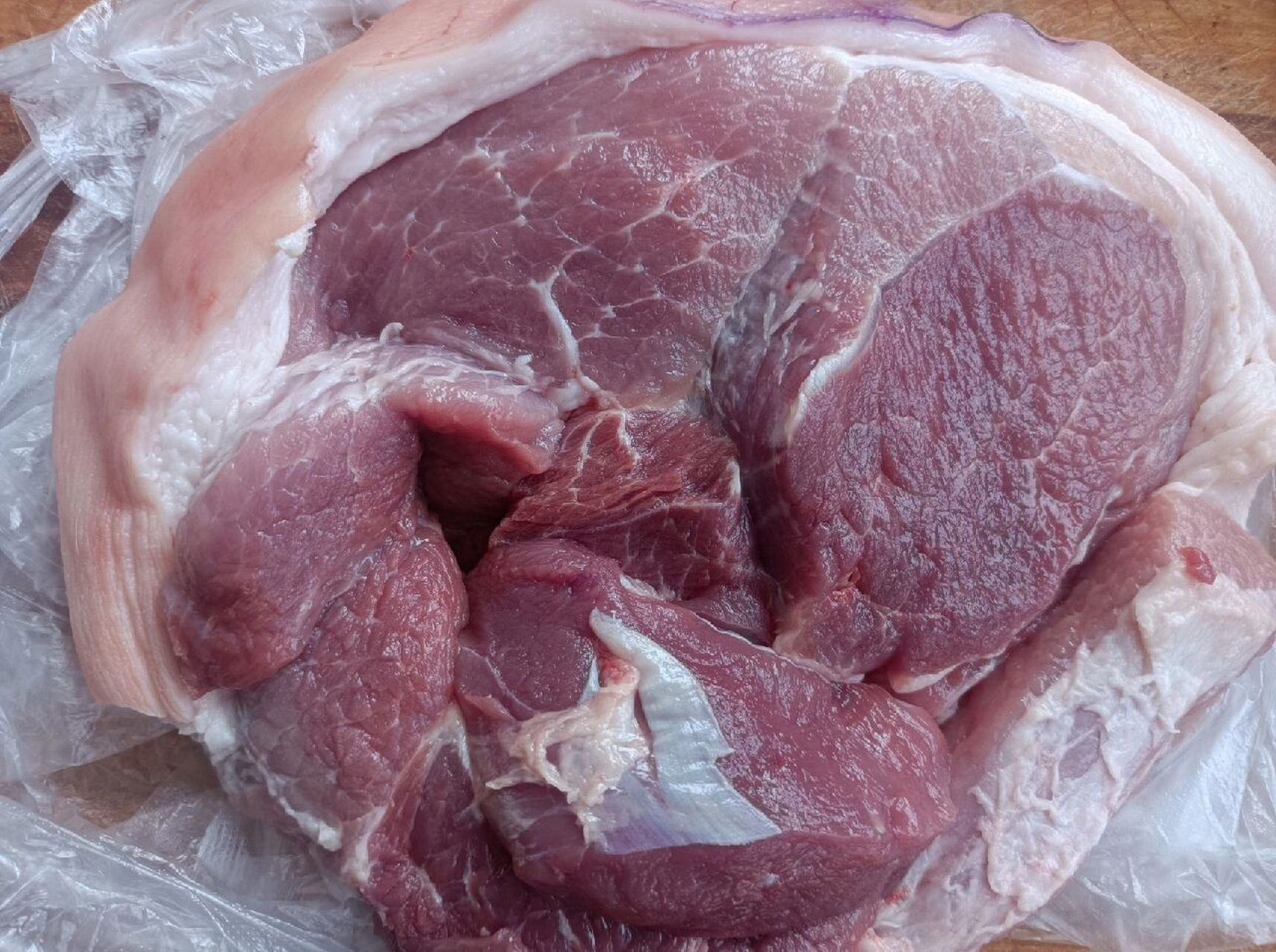 前槽肉?后丘肉?做人一定要讲诚信 今天早上我去菜市场买肉,老板问我?