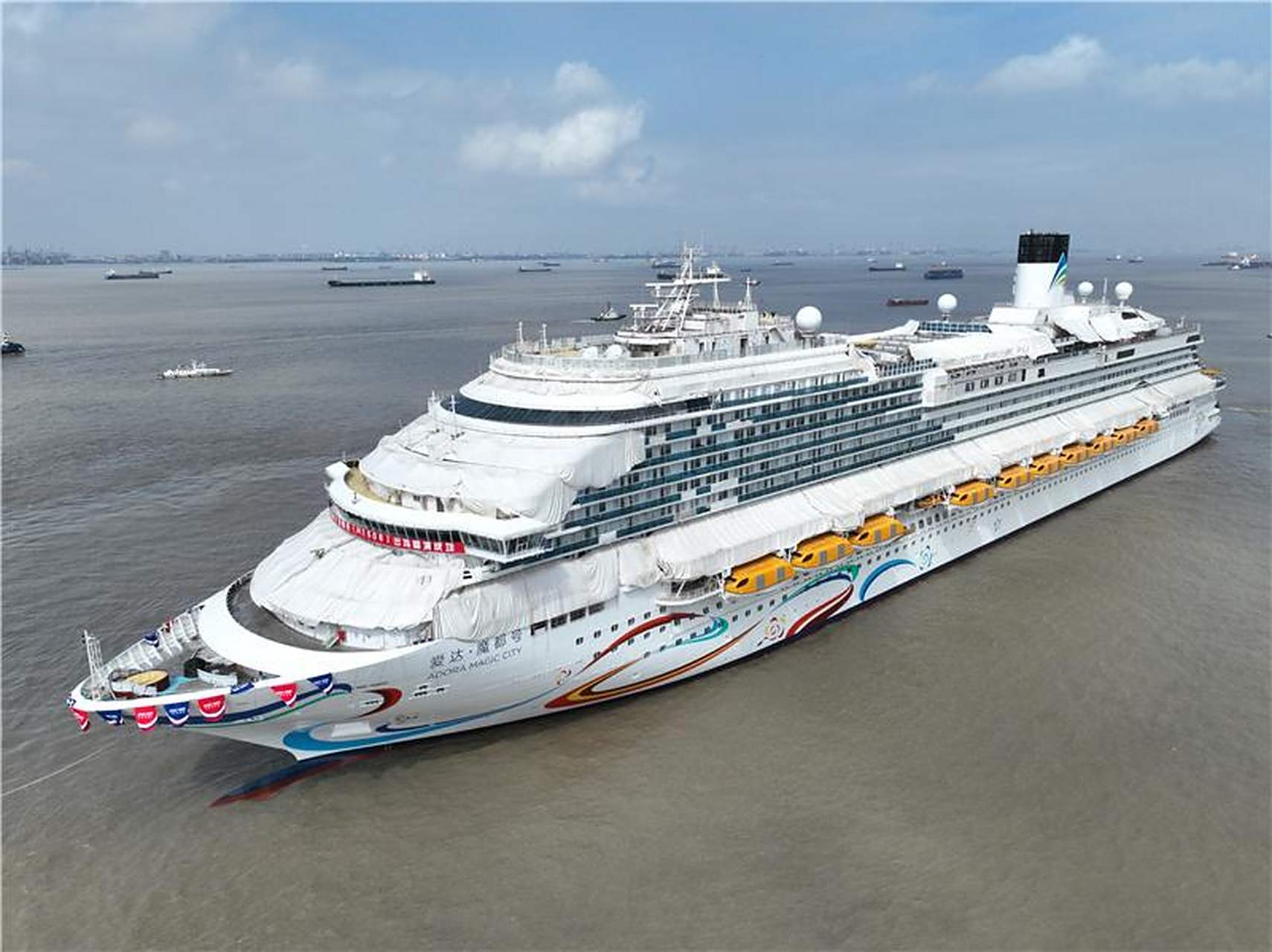 首艘国产大型邮轮"爱达·魔都号"圆满完成第一次海上试航 经过八天