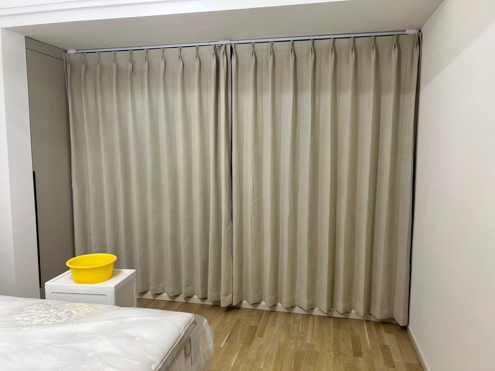 窗帘离地面多高翻车了 电动窗帘尺寸避坑 买窗帘前,特地和买电动窗帘