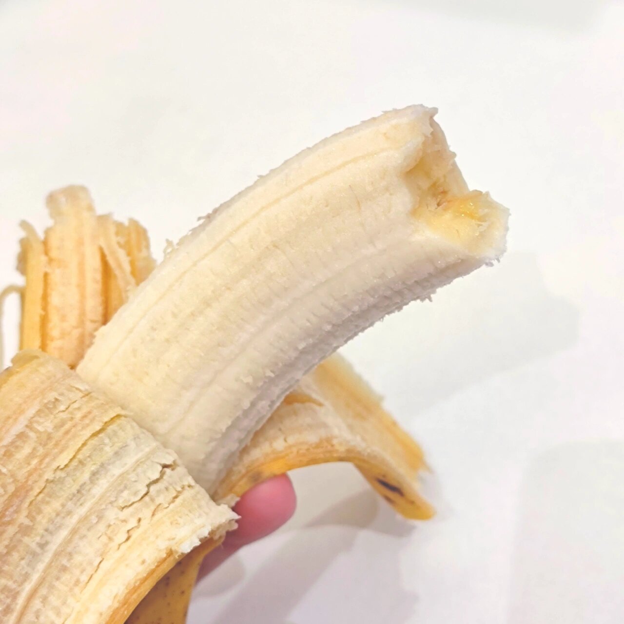 94一根香蕉的热量 100g = 389千焦 = 93千卡 07黄灯食物:热量高