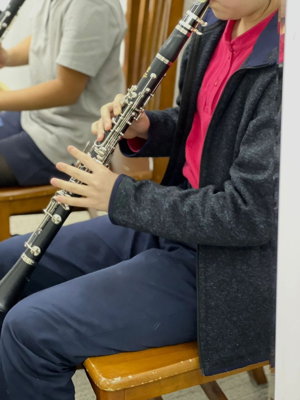 1,便于携带(长笛不服)但是对比与长笛来说单簧管是最便于携带了