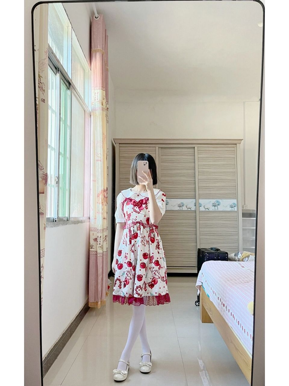 洛丽塔配白丝也很好看 聪明的人太多了 我必须为笨蛋争口气