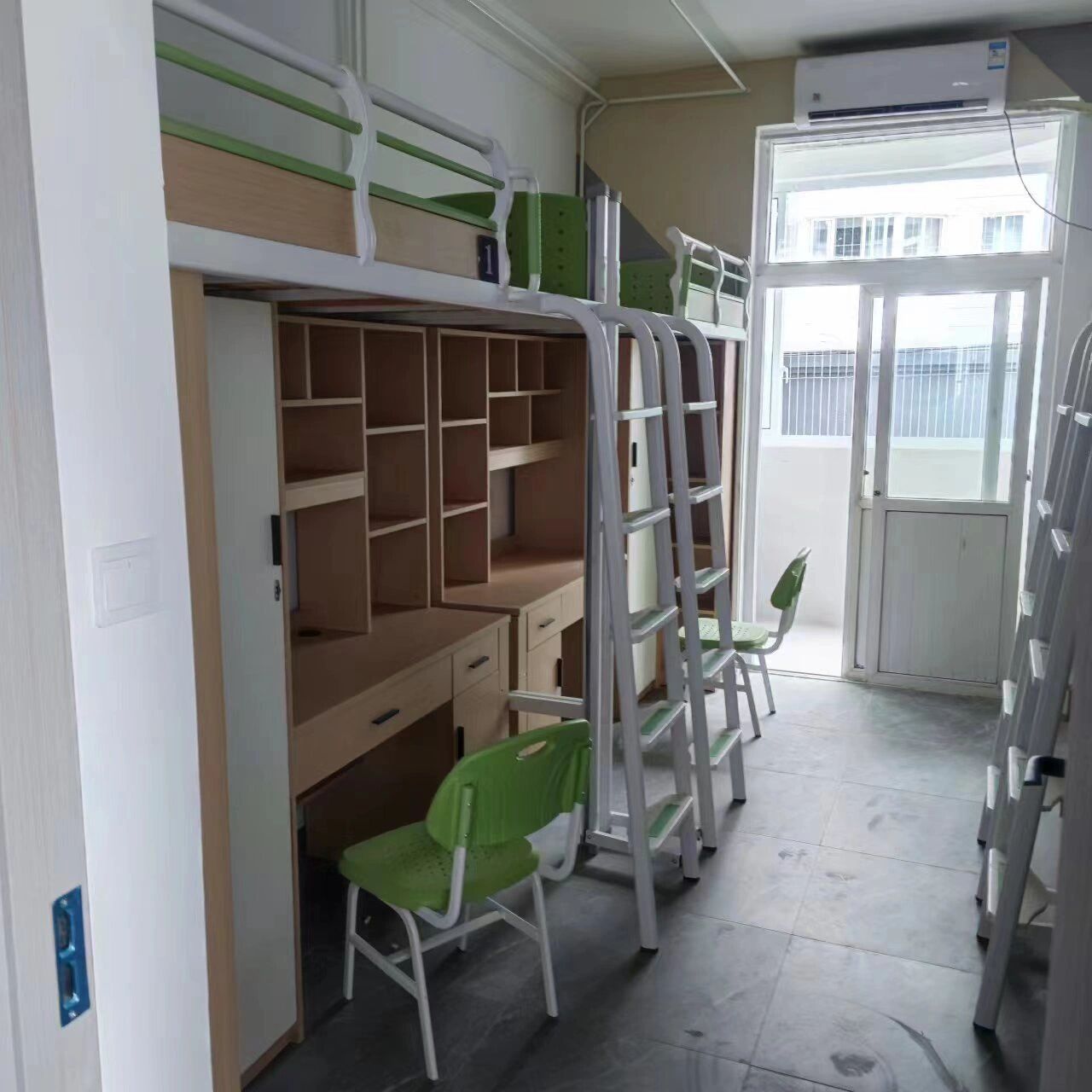 新宿舍带支架的哦