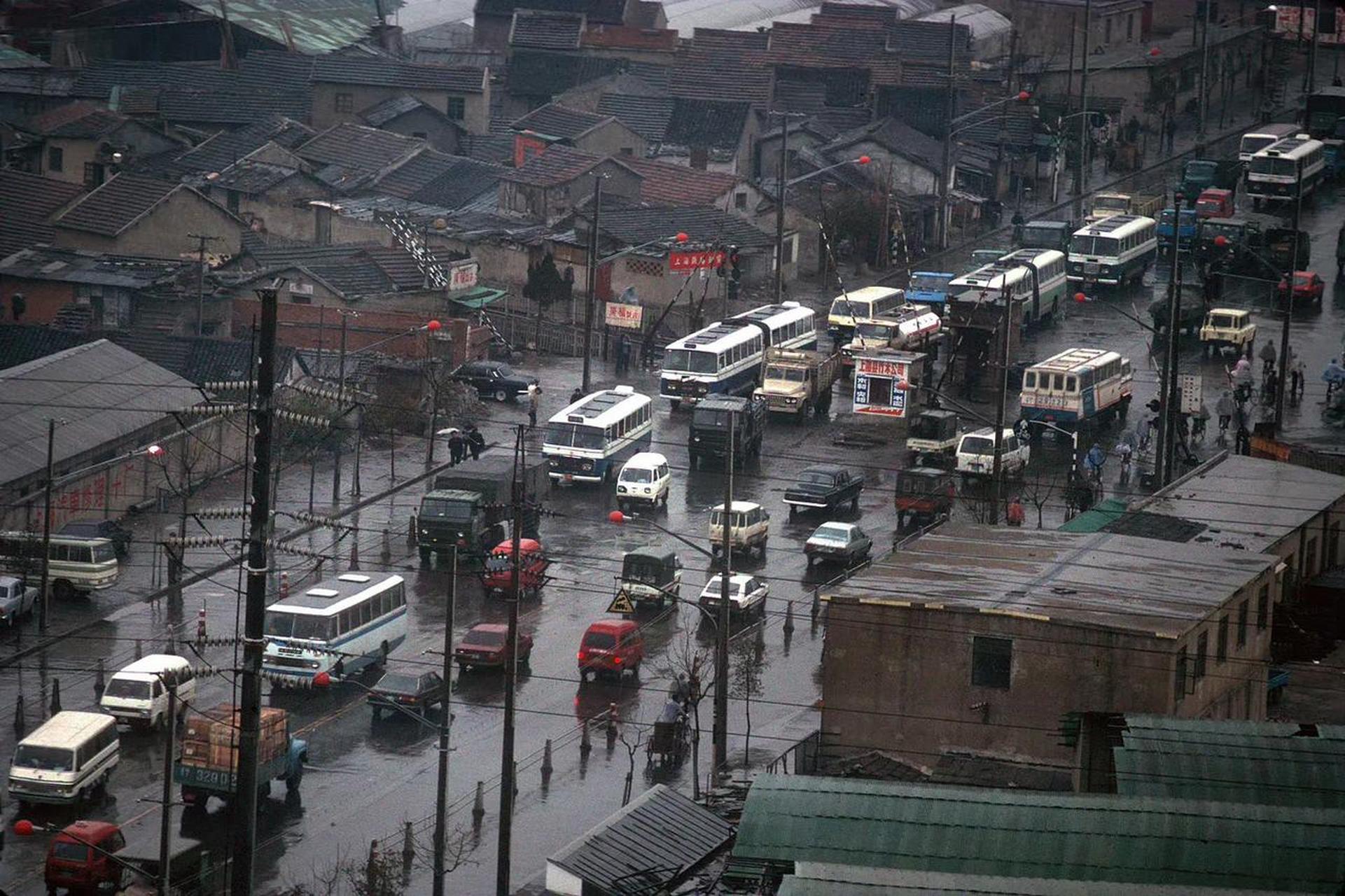 1988 年,bill hocker 镜头下的上海.  35年过去了