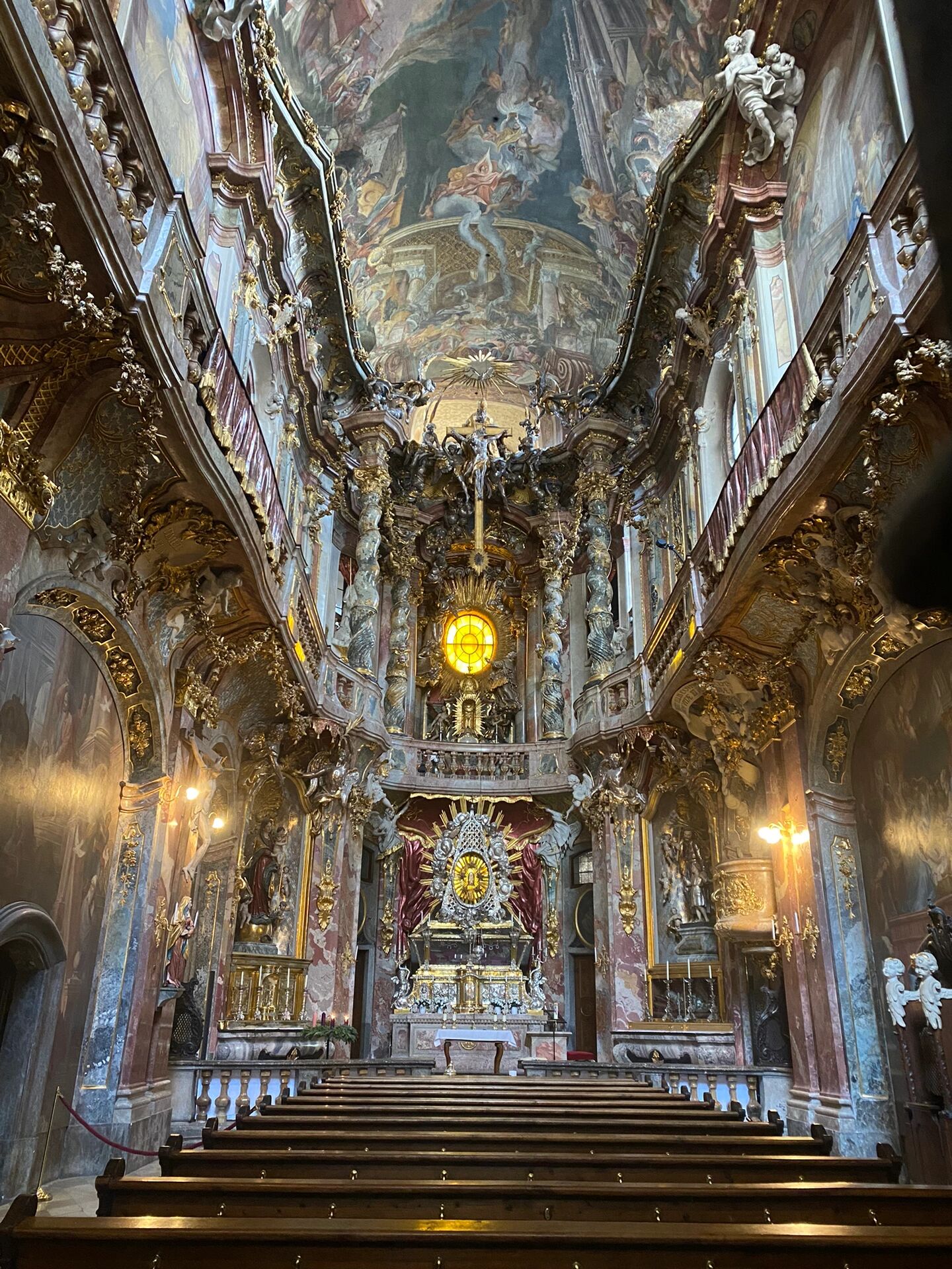 慕尼黑9990|歐洲華麗可可風格教堂 阿桑教堂(asamkiche)位於