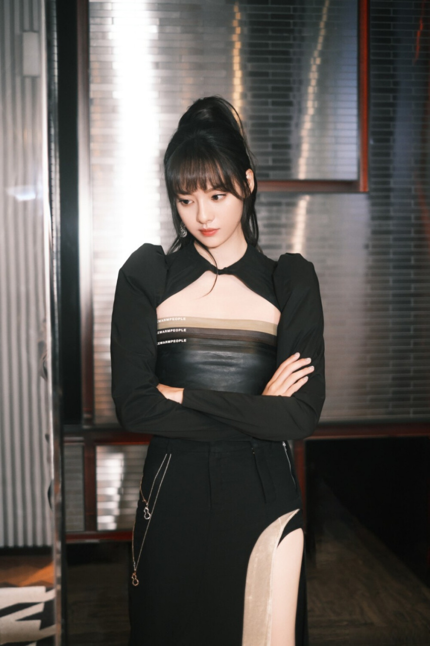 张艺上,黑色写真