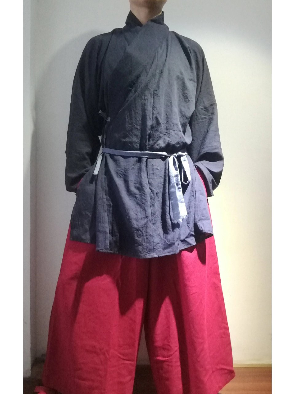 关于汉服里的"裤子" 常见的裤型就是定陵袴,但是穿脱并不方便.