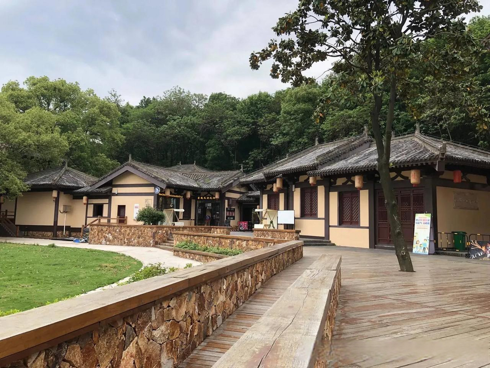 【武汉东湖磨山景区-楚城】磨山楚城位于东湖磨山风景区内.