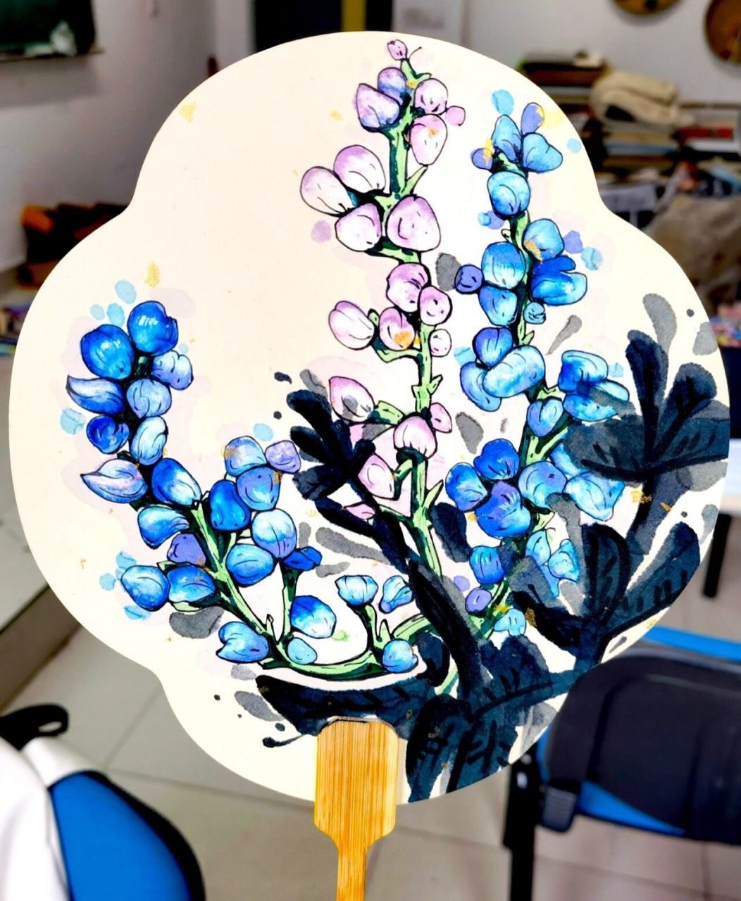马克笔花卉团扇～ 第一次尝试用马克笔画团扇～画的不好,多多包涵