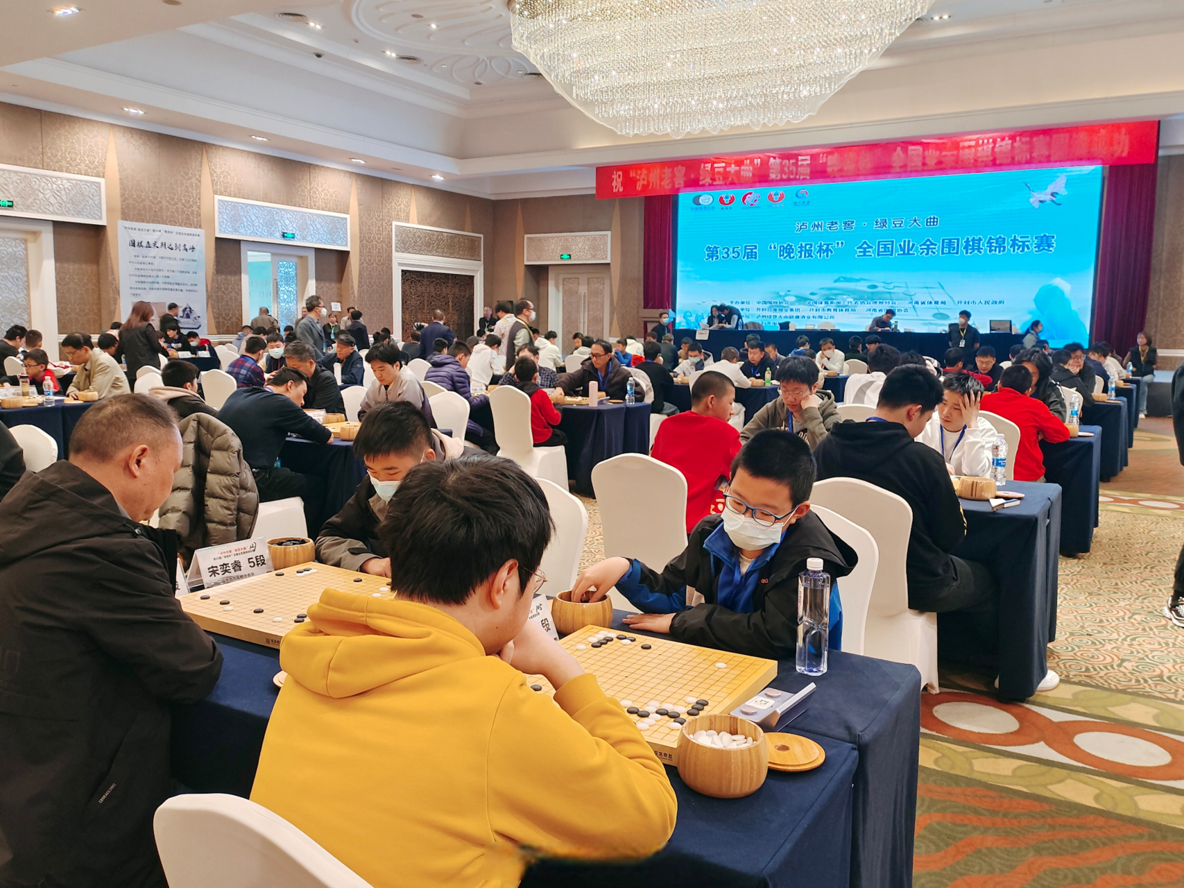 3月27日,第35届"晚报杯"全国业余围棋锦标赛持续进行,各位参赛运动员