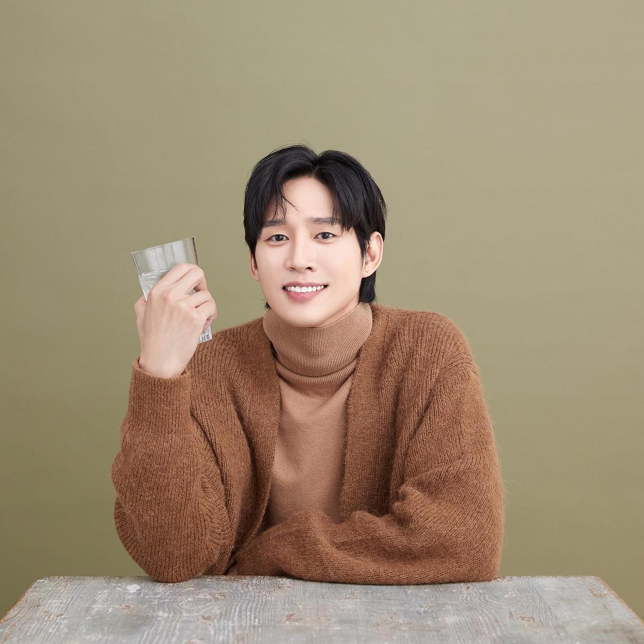 朴成焄,1985年2月18月出生于韩国,韩国男演员.