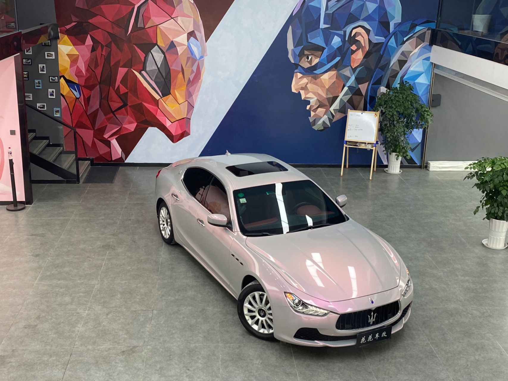 原车:白色 改色:梦幻火山灰(也叫双色灰魅紫) 颜色渐变 主要取决于