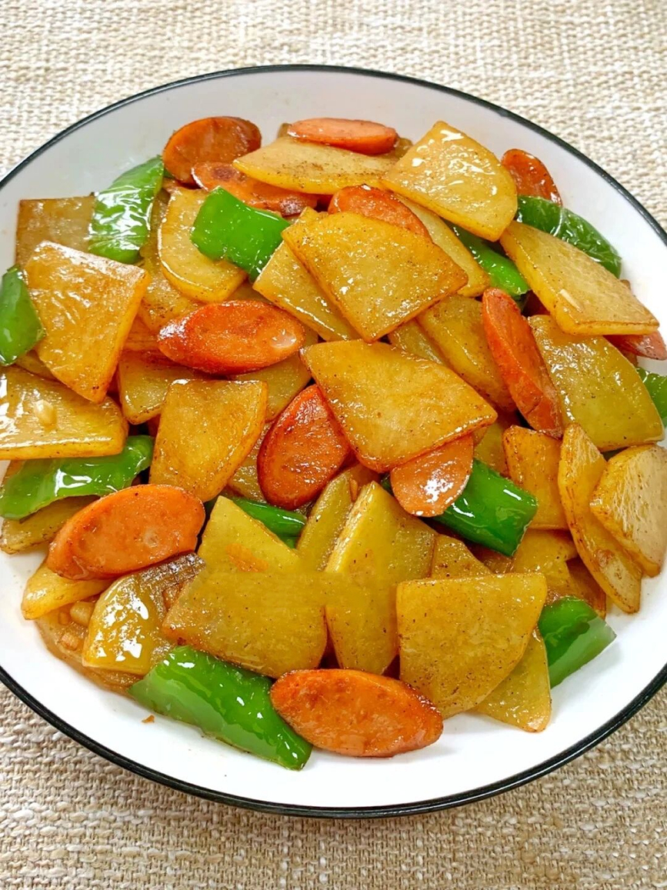 好吃美味的青椒火腿土豆片～简单家常菜 真的好吃,素菜也能做出美味